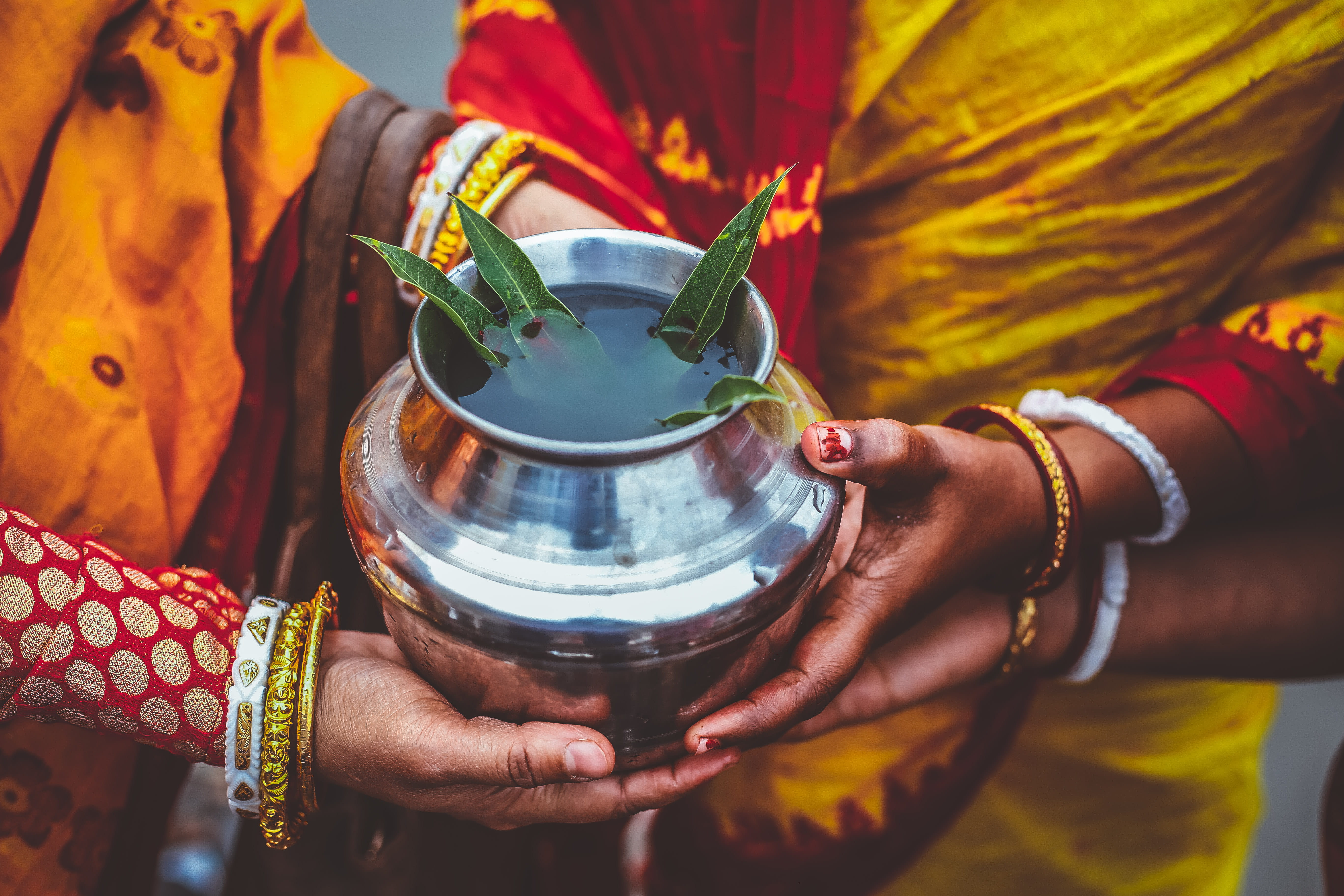real people, people, colors, women, culture, adult, bracelet, jewelry, traditional clothing, daylight, golden, refreshment, spirituality, pot, water, ritual, HD Wallpaper