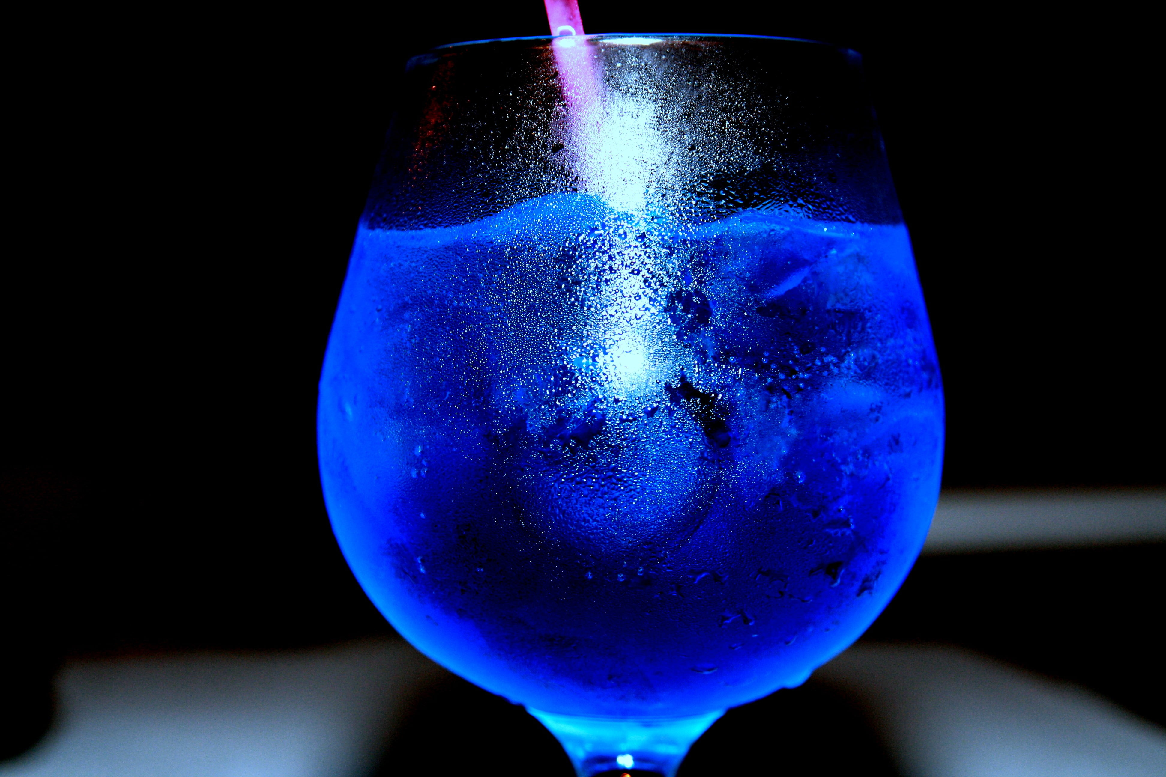 black background, light, cocktail, indoors, freshness, focus on foreground, refreshment, alcohol, household equipment, white, drink, no people, food and drink, HD Wallpaper
