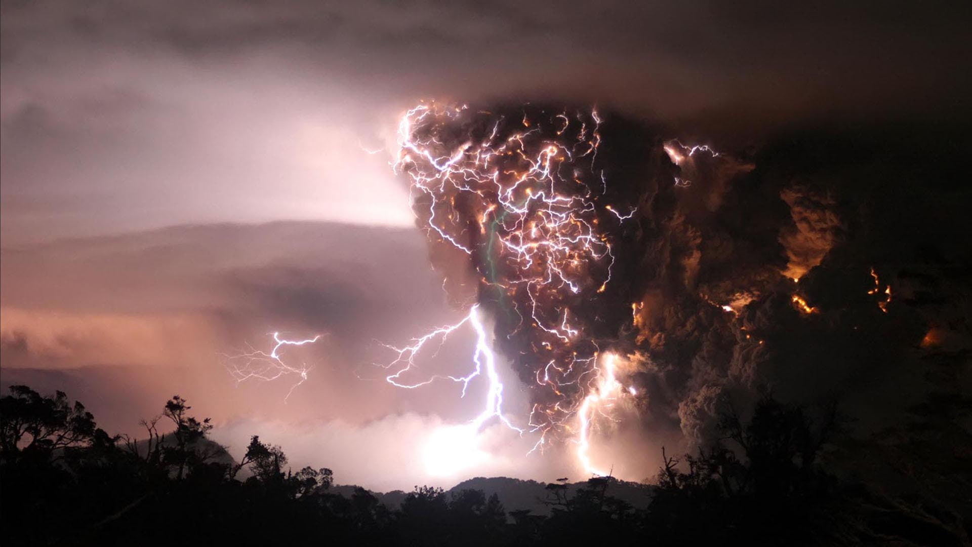 1080P, vulcano, hd, lightning, HD Wallpaper
