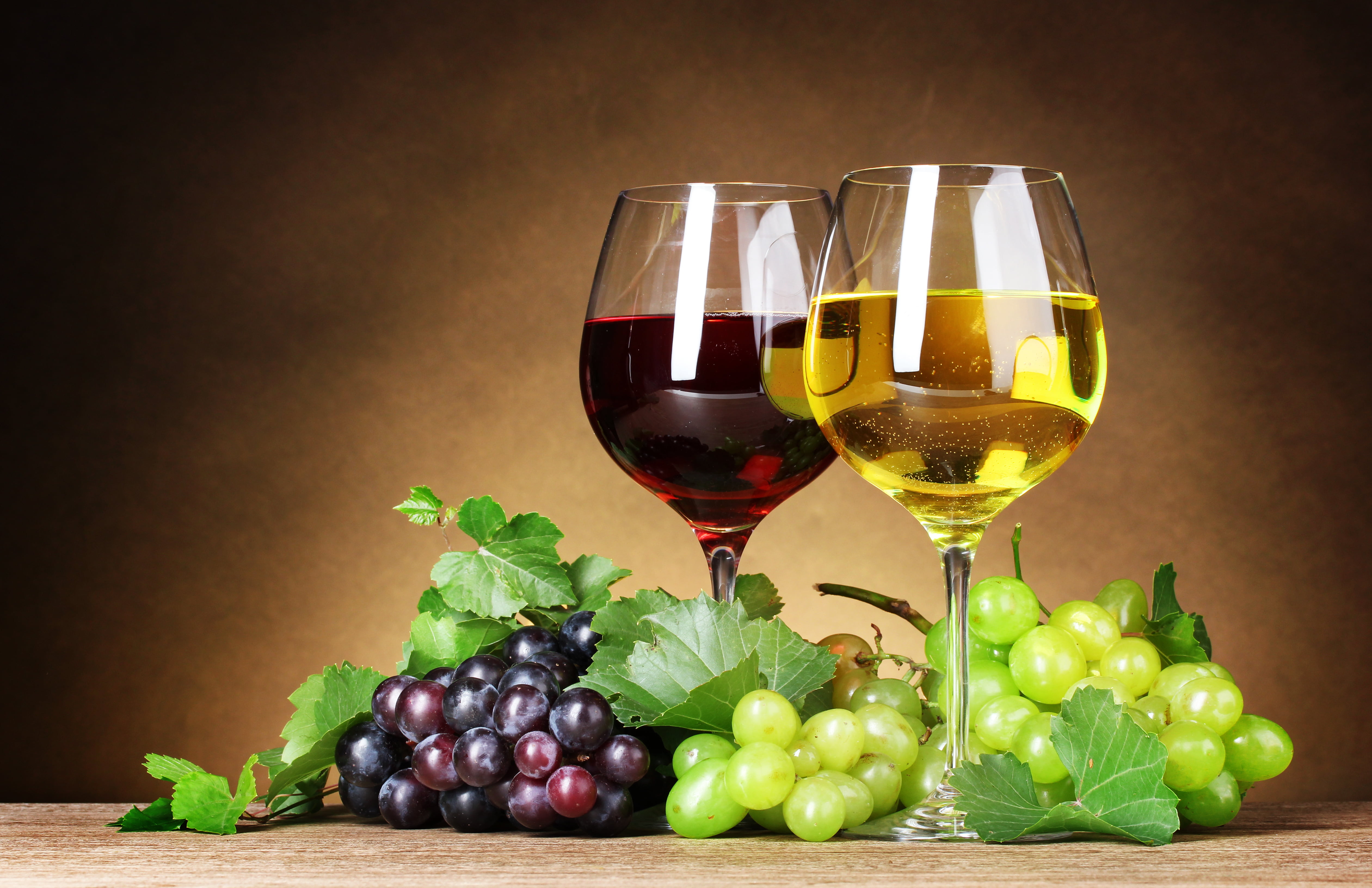 agriculture, organic, 4K, red Grape, liquid, green Color, wine Bottle, white, berries, leaves, freshness, ripe, food, bunch, gourmet, wood - Material, HD Wallpaper