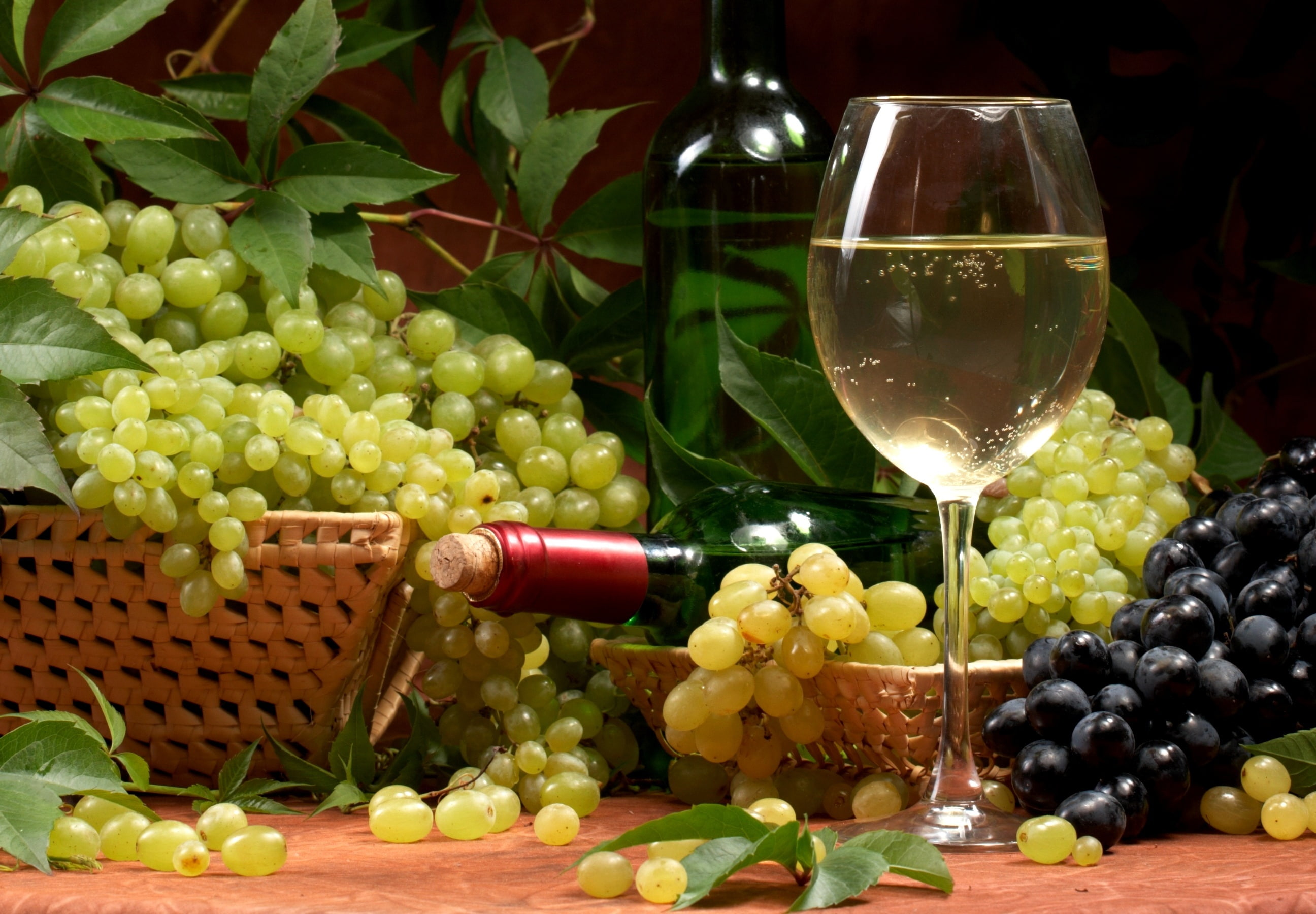 ripe, drinking Glass, berry fruit, close-up, freshness, food And Drink, champagne, refreshment, red Grape, 2K, winemaking, agriculture, cabernet Sauvignon Grape, HD Wallpaper