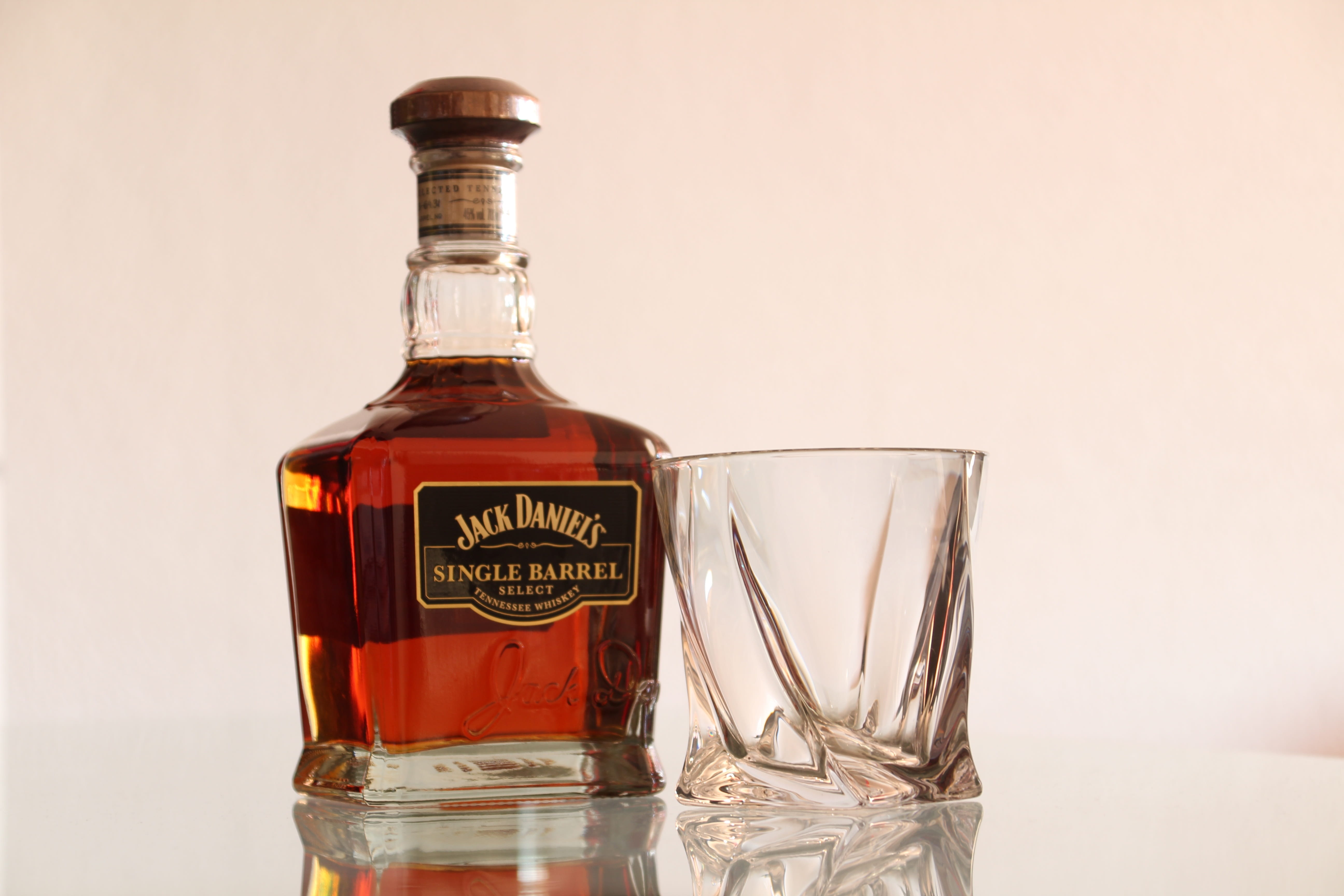drinking glass, white background, whisky, 5K, jack daniels, alcohol, glass - material, bottle, table, wine, cork - stopper, studio shot, still life, drink, HD Wallpaper