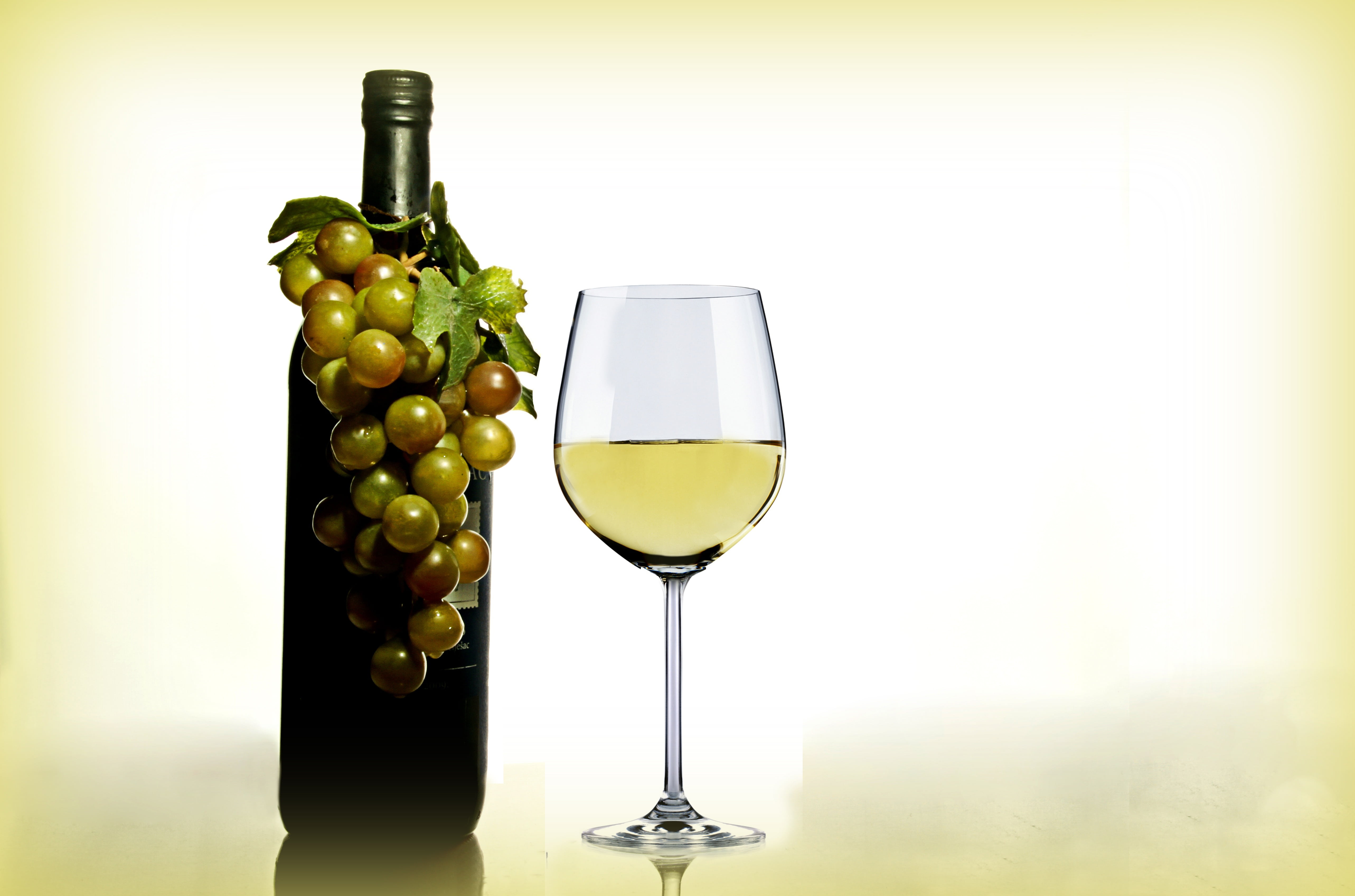 red, drinking Glass, food and drink, indoors, still life, winemaking, alcohol, no people, container, wine, ripe, wineglass, wine Bottle, healthy eating, HD Wallpaper
