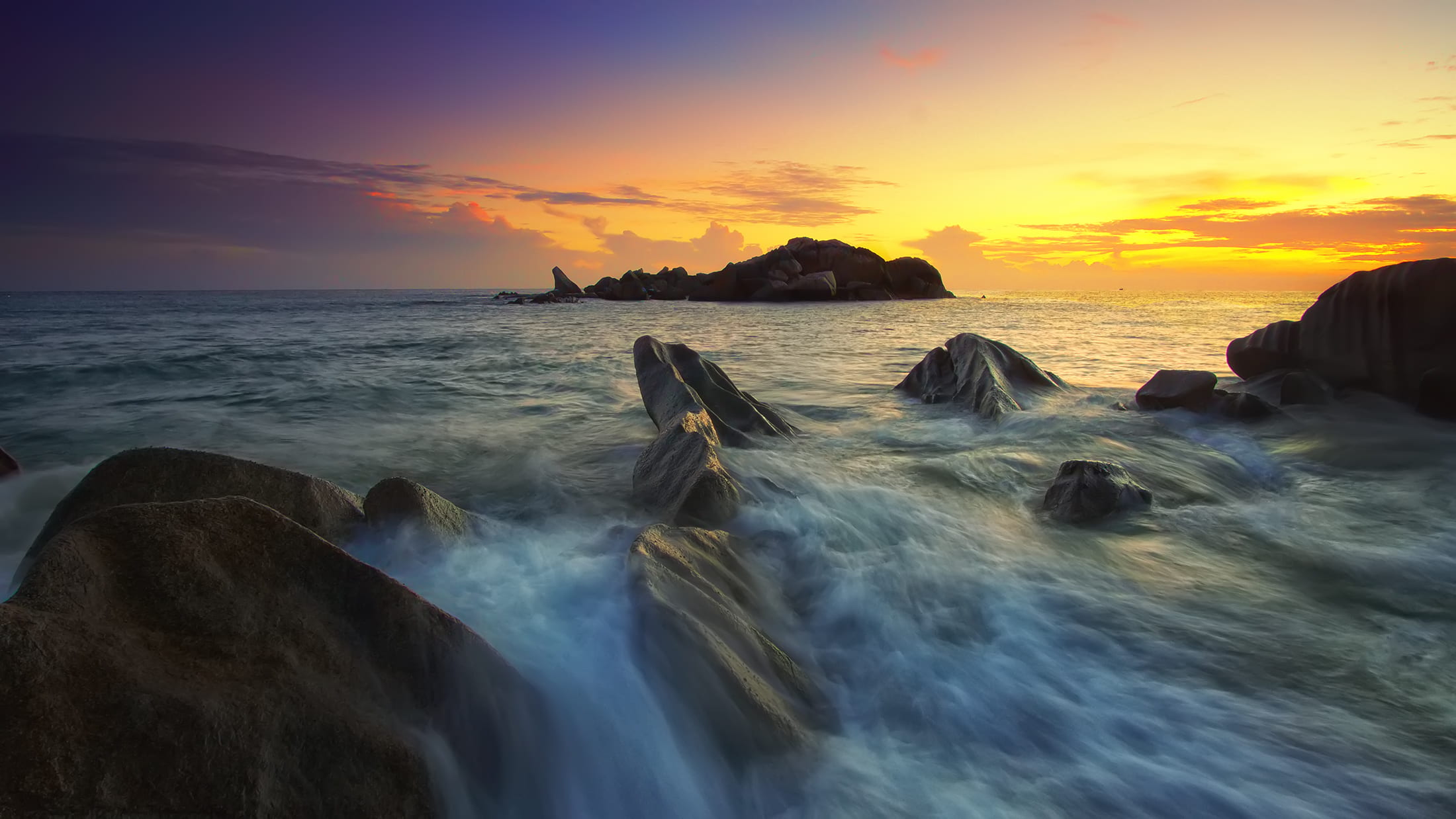 rock - object, afterglow, seascape, sky, rocks, cloud - sky, idyllic, waves, horizon over water, calm, motion, sun, tranquil, seaside, sea, solid, scenery, HD Wallpaper