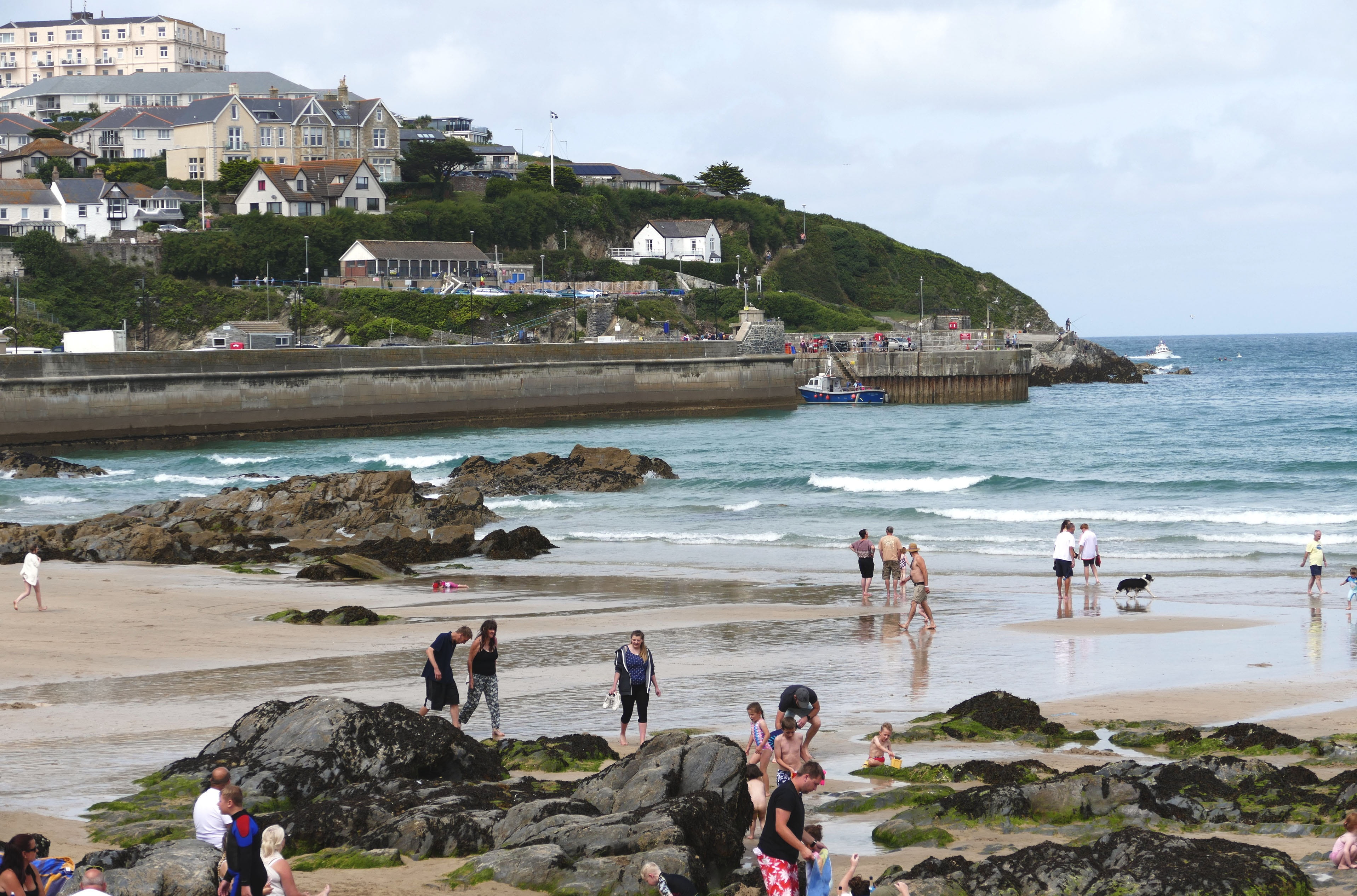 travel, cornwall, architecture, white, land, vacation, newquay, group of people, south, shore, surfing, men, outdoor, waves, holiday, uk, sea, destination, HD Wallpaper