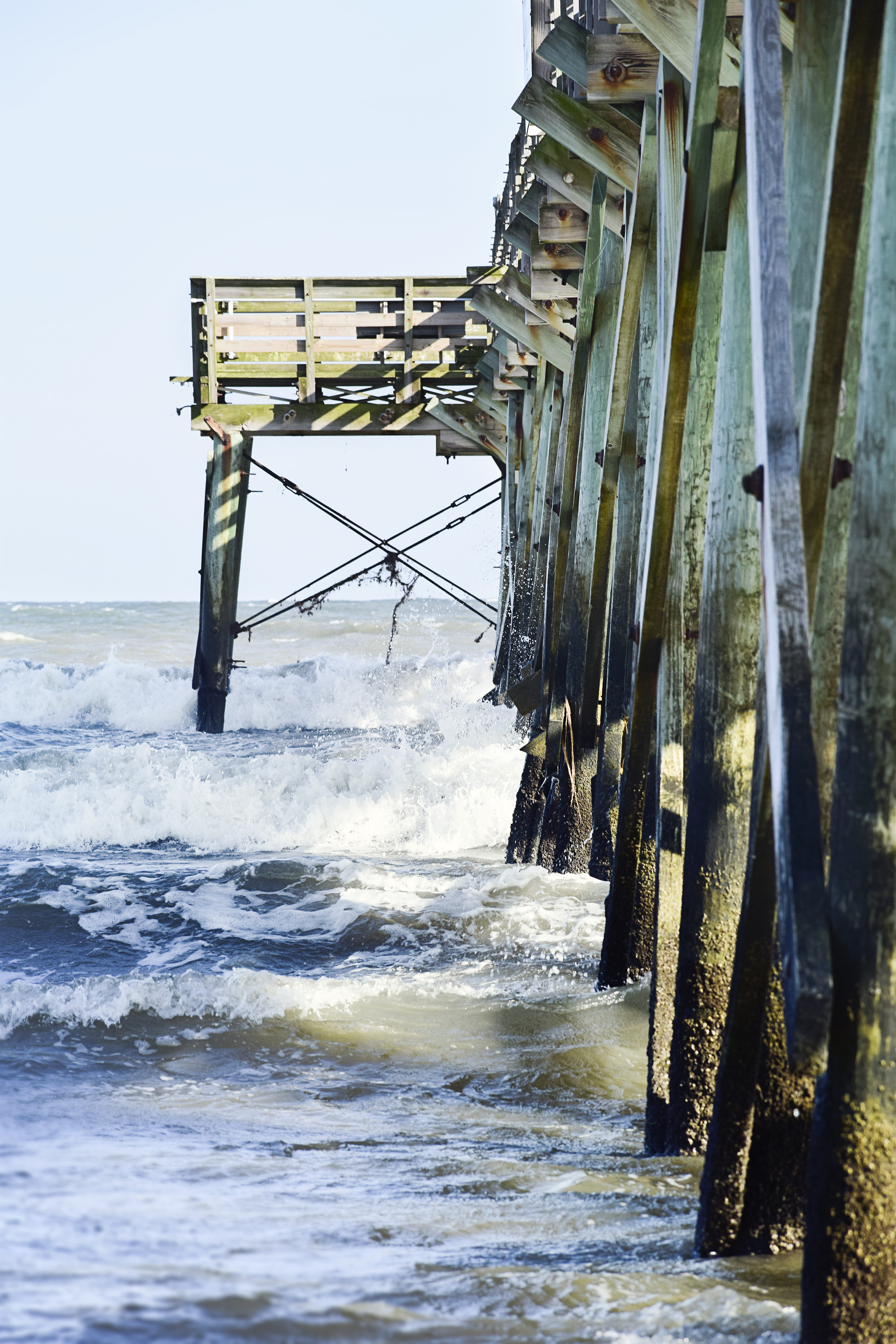 weather, surf, relaxation, tourism, flowing, surfing, spray, vitamin sea, carolina, south, architecture, waves, pier, wave, island, seascape, atlantic, Phone HD Wallpaper