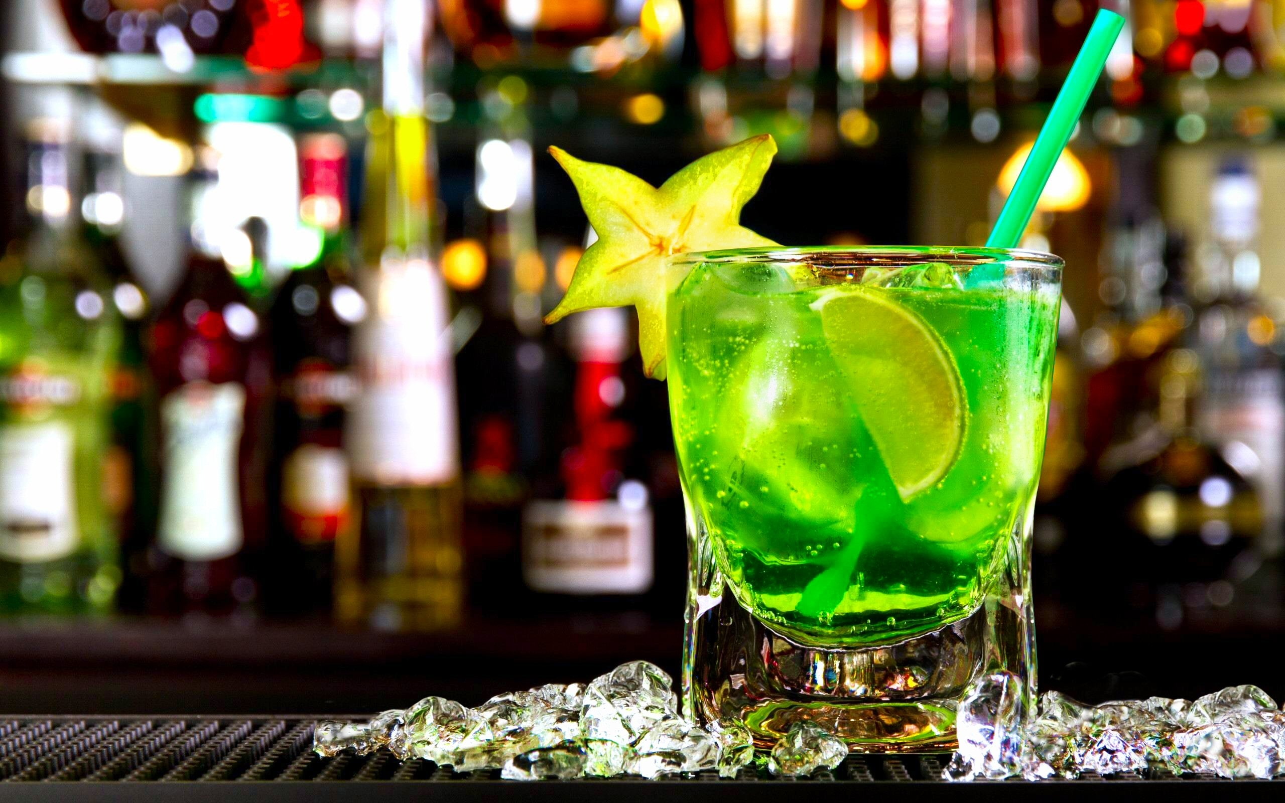 hard liquor, drinking glass, bar counter, Food, leaf, tropical drink, refreshment, cocktail, indoors, focus on foreground, close-up, nightlife, alcohol, HD Wallpaper