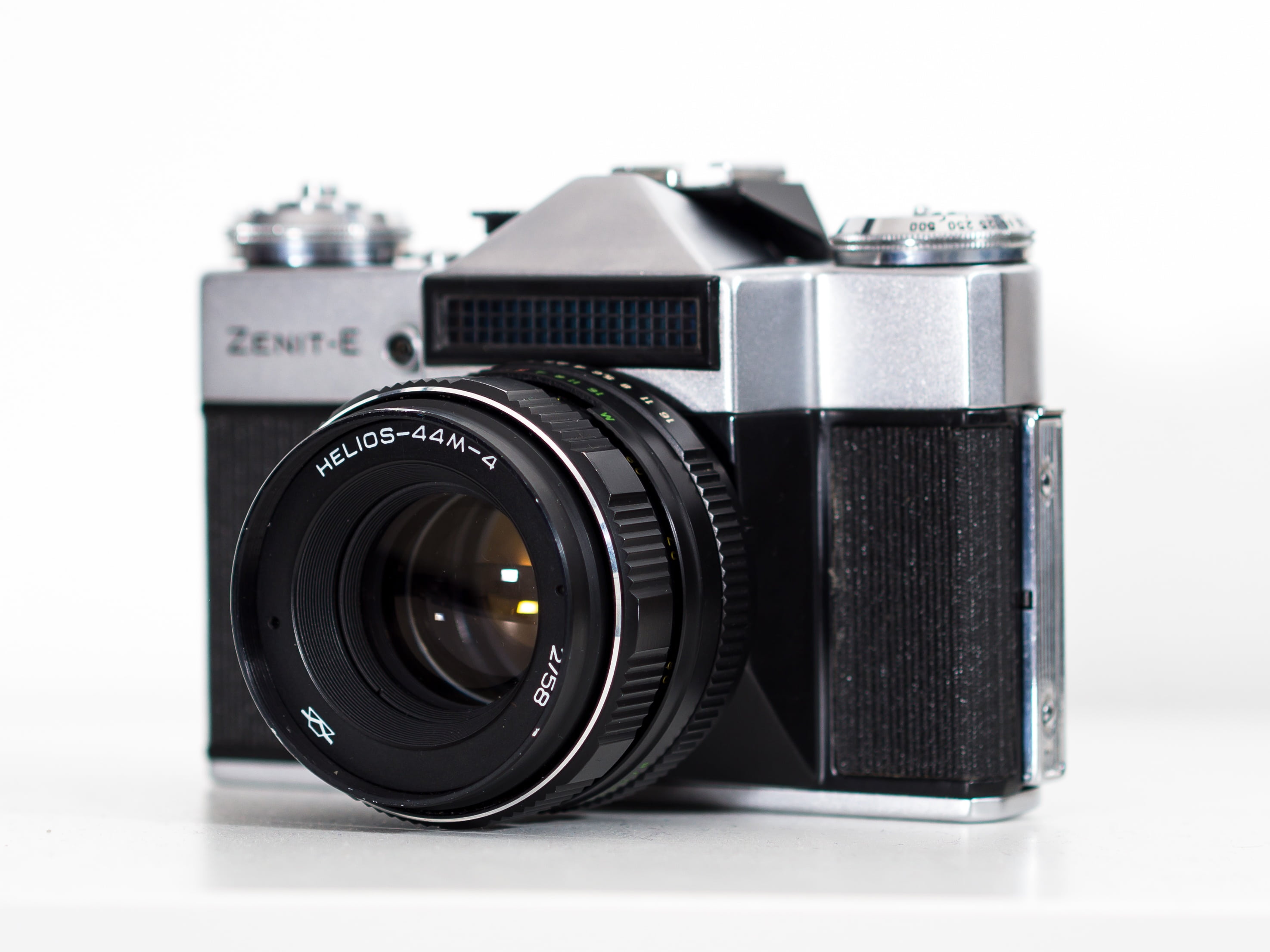 lens - eye, white background, 1970, photographic, object, photographer, photo-camera, slr camera, camera, chrome, closeup, aluminium, focus on foreground, HD Wallpaper