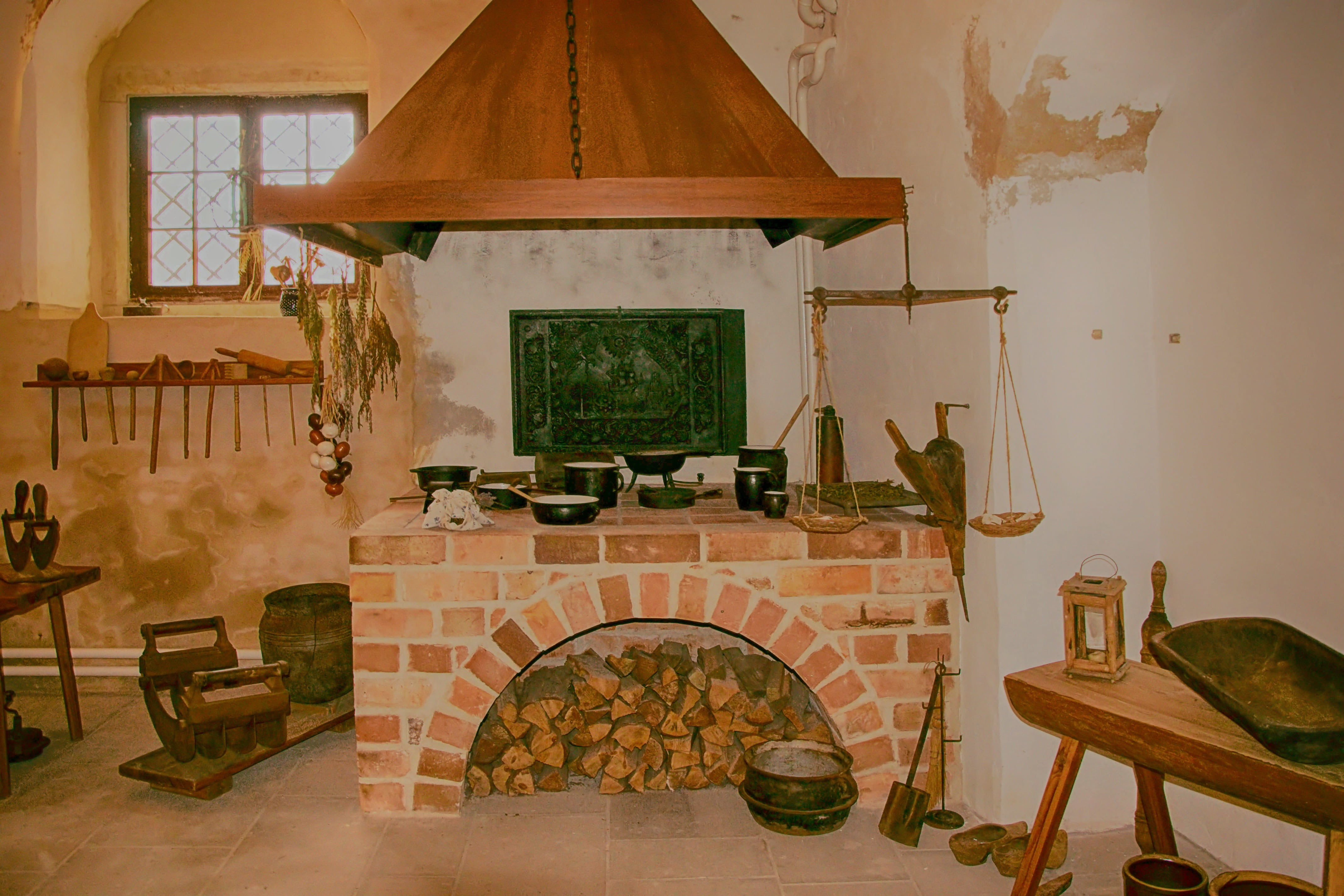 hdr image, schloß lichtenburg, wall, historically, table, home, black, building, window, day, chair, exposure bracketing, domestic room, fireplace, architecture, HD Wallpaper