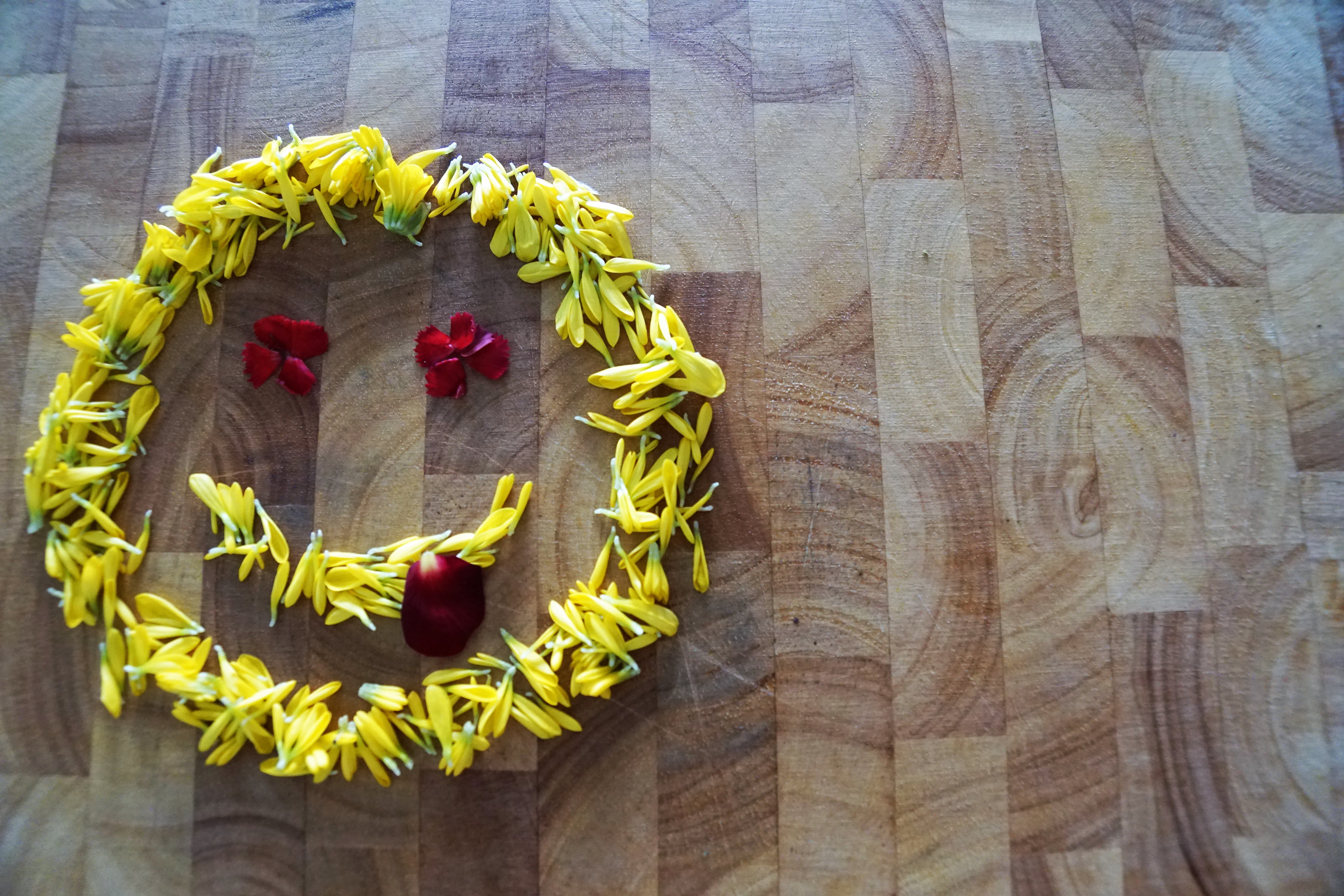 delicious, board, smilies, cute, wellbeing, flower, wood - material, smile, restaurant, wood, emotion, happy, laugh, plant, emoticon, no people, food and drink, HD Wallpaper