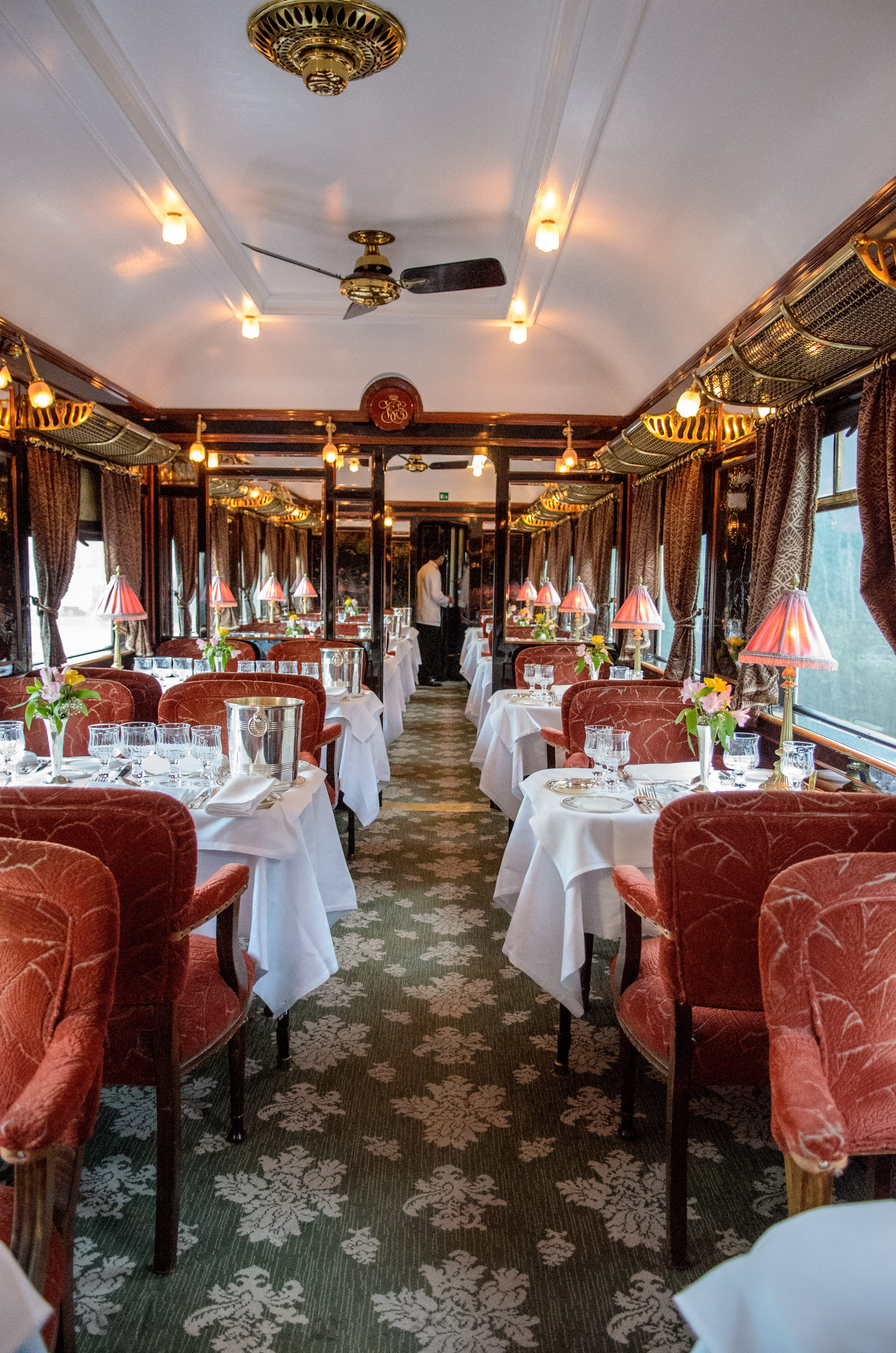 wealth, ceiling, food and drink, setting, table, lighting equipment, dinner, tables, empty, legendary, no people, luxury, express, restaurant, documentary, Phone HD Wallpaper