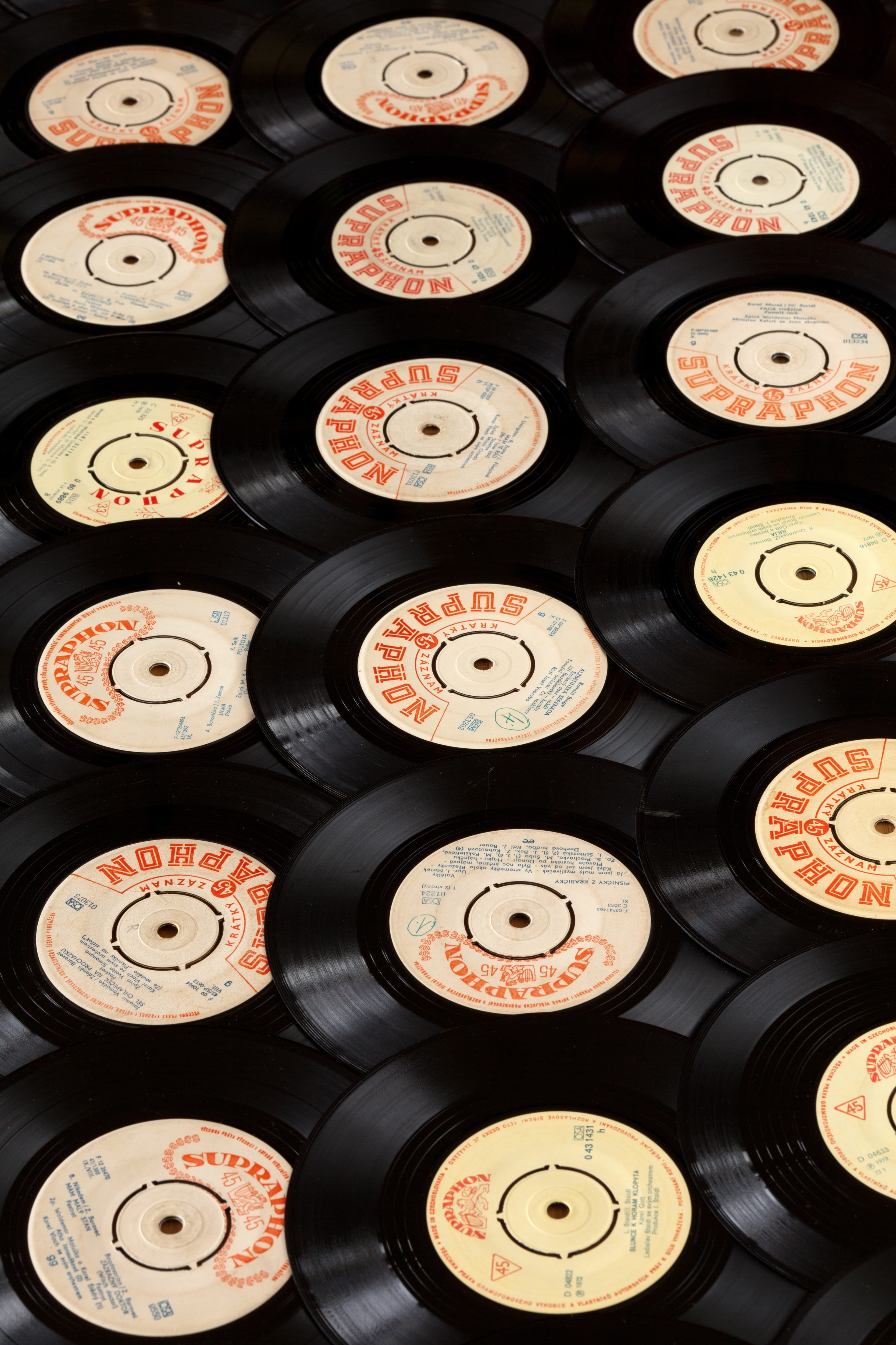 communication, gramophone, variation, in a row, choice, disc, album, disco, full frame, pattern, technology, geometric shape, no People, indoors, day, music, Phone HD Wallpaper