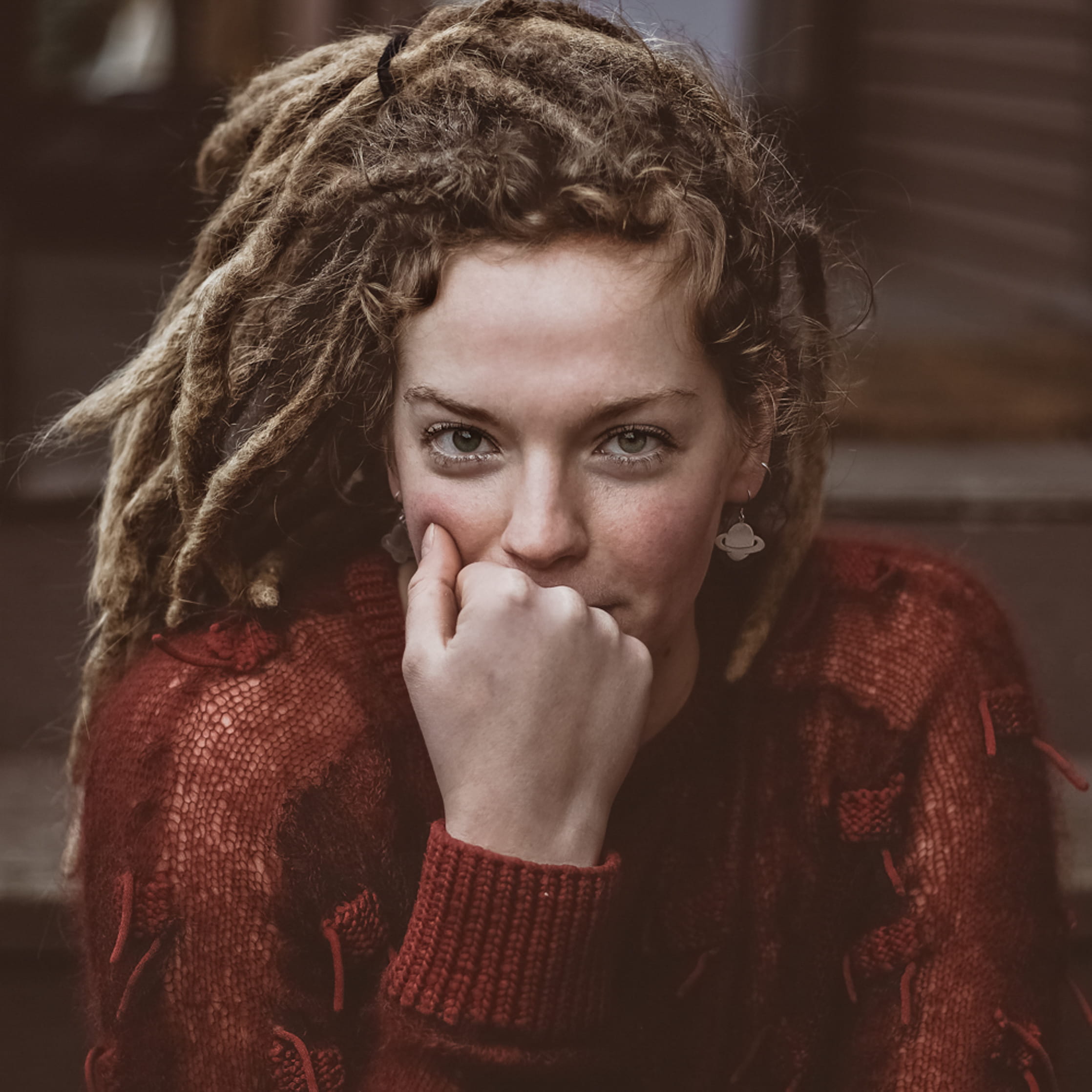 clothing, women, beautiful, focus, hairstyle, leisure activity, earring, pretty, wearing, 1080P, curly hair, obscured face, beauty, looking, facial expression, Phone HD Wallpaper