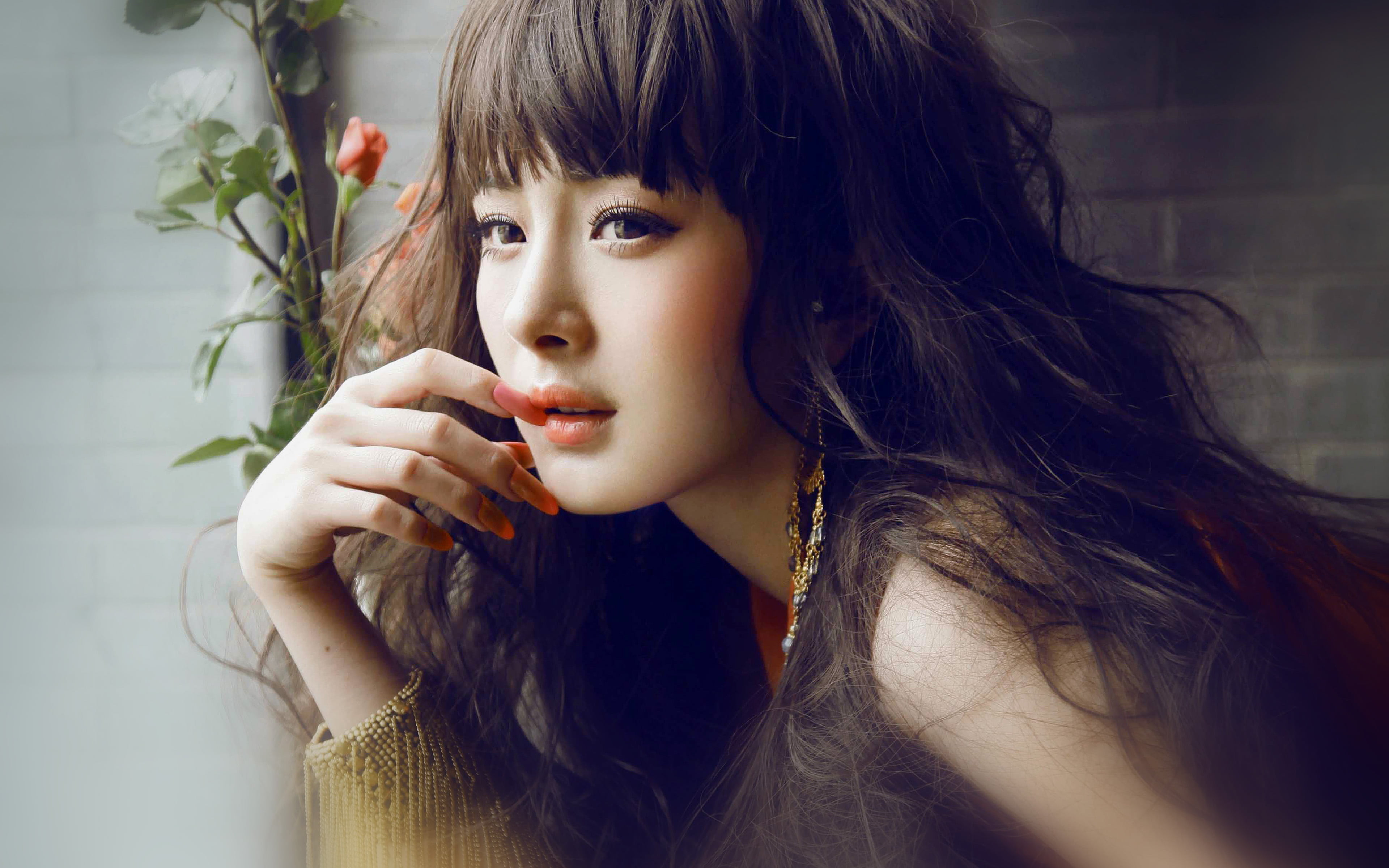 indoors, portrait, long hair, contemplation, hairstyle, real people, one person, actress, young women, yang, singer, hair, mi, 4K, beautiful woman, beauty, HD Wallpaper