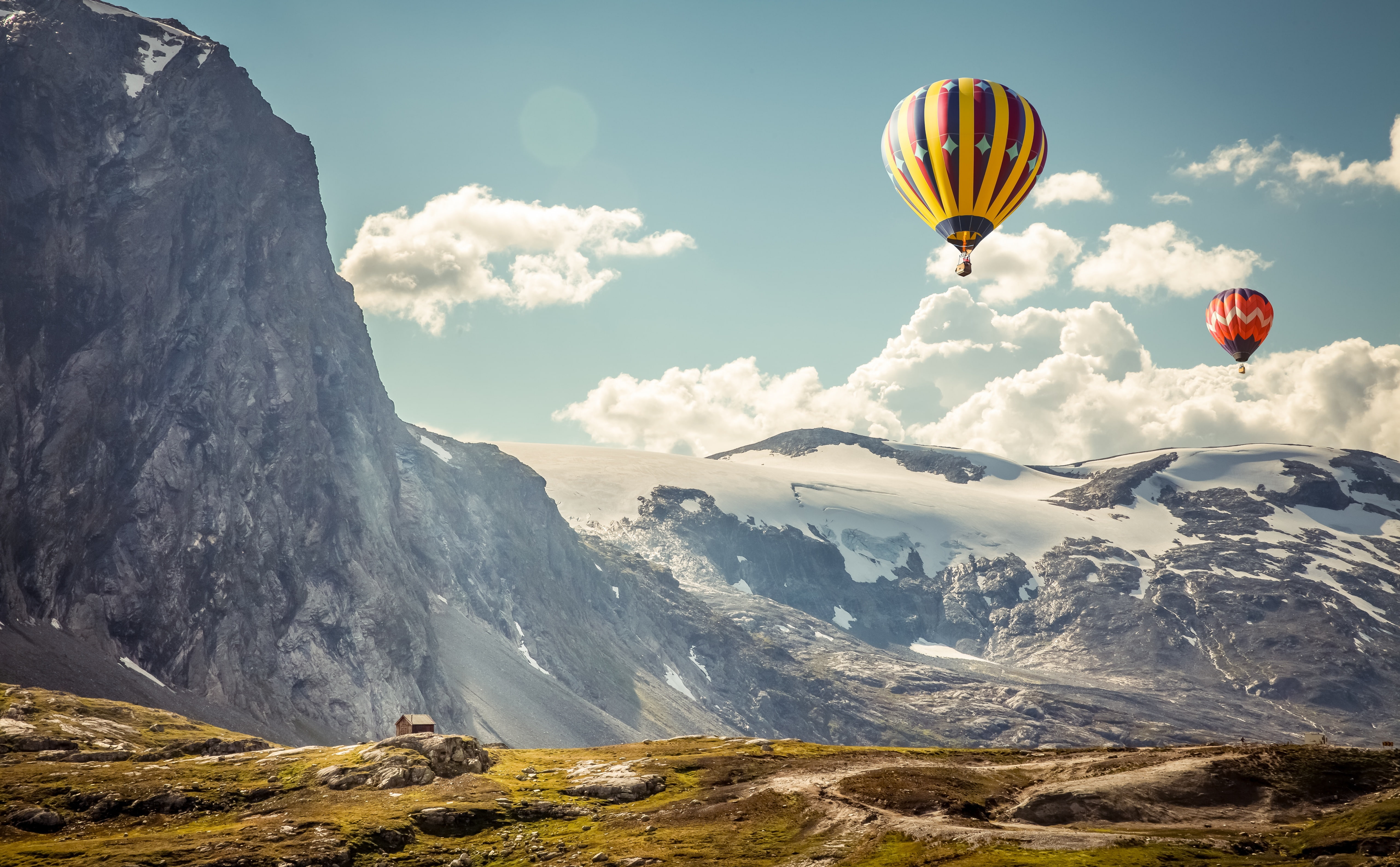 mountain peak, red, mid-air, Adventure, Balloon, Discovery, Scenery, Aerial, two, Nature, visit, Outdoors, mountain range, View, non-urban scene, rock, HD Wallpaper