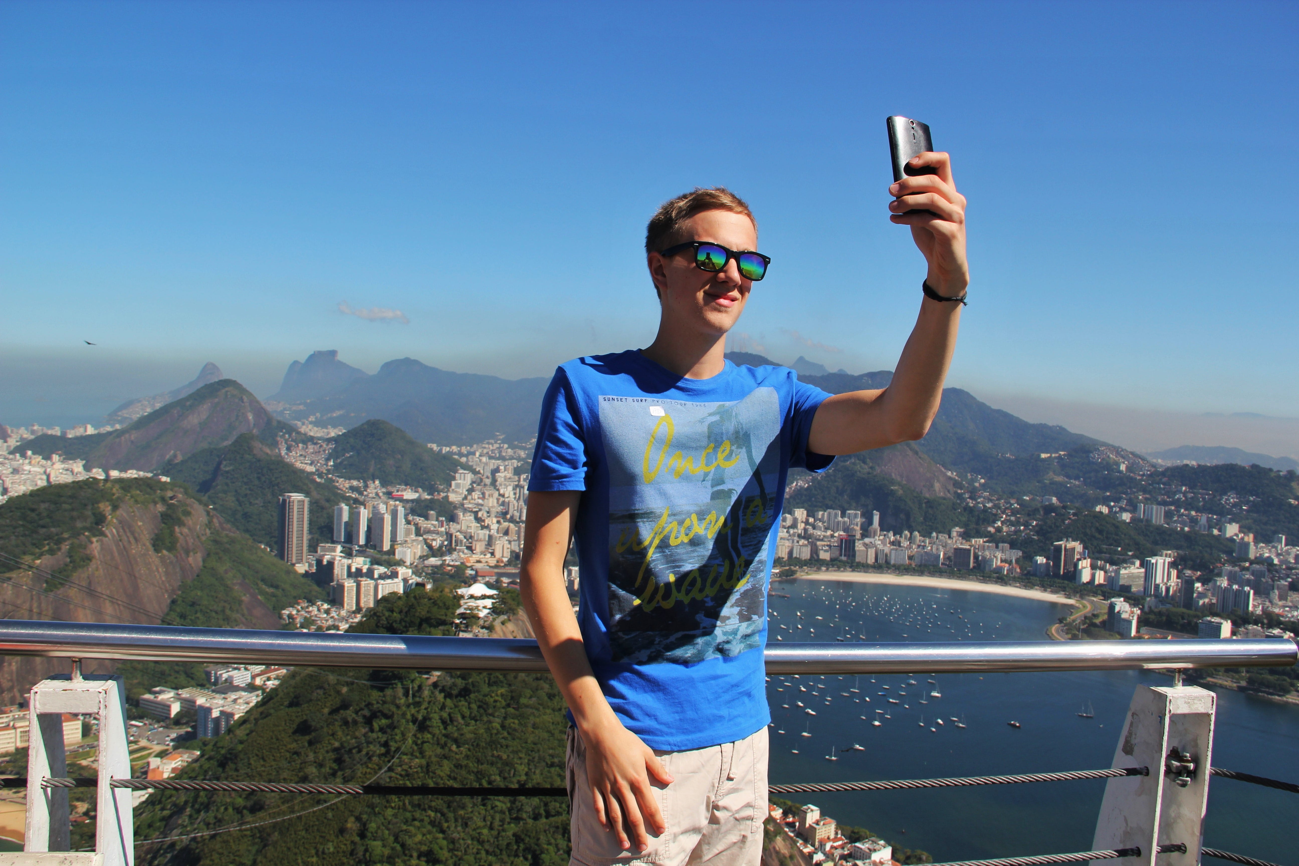 architecture, leaning, holiday, Rio De Janeiro, photo messaging, brasil, standing, Selfie, communication, sunglasses, railing, outdoors, daytime, on the sugarloaf, HD Wallpaper