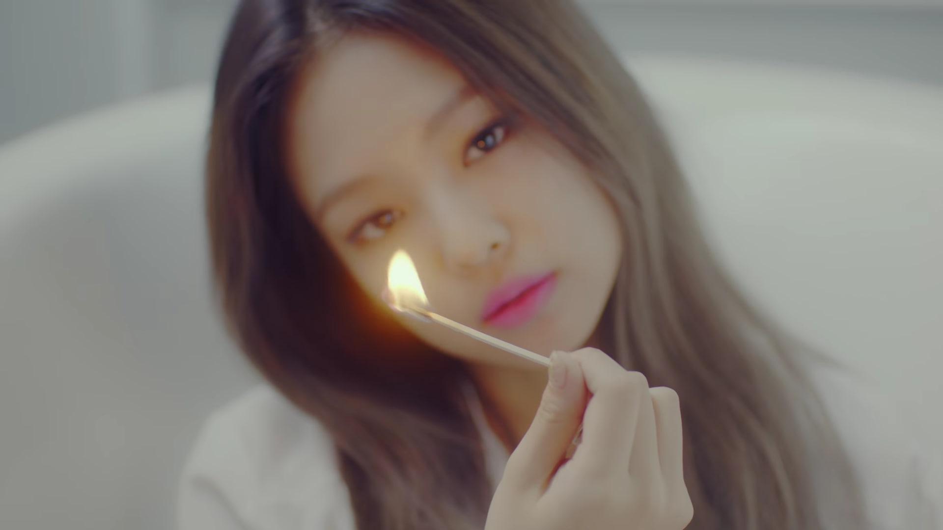 young women, Jennie Kim, women, beautiful woman, front view, focus on foreground, hand, fire, Black Pink, human hand, flame, matchstick, young adult, headshot, HD Wallpaper