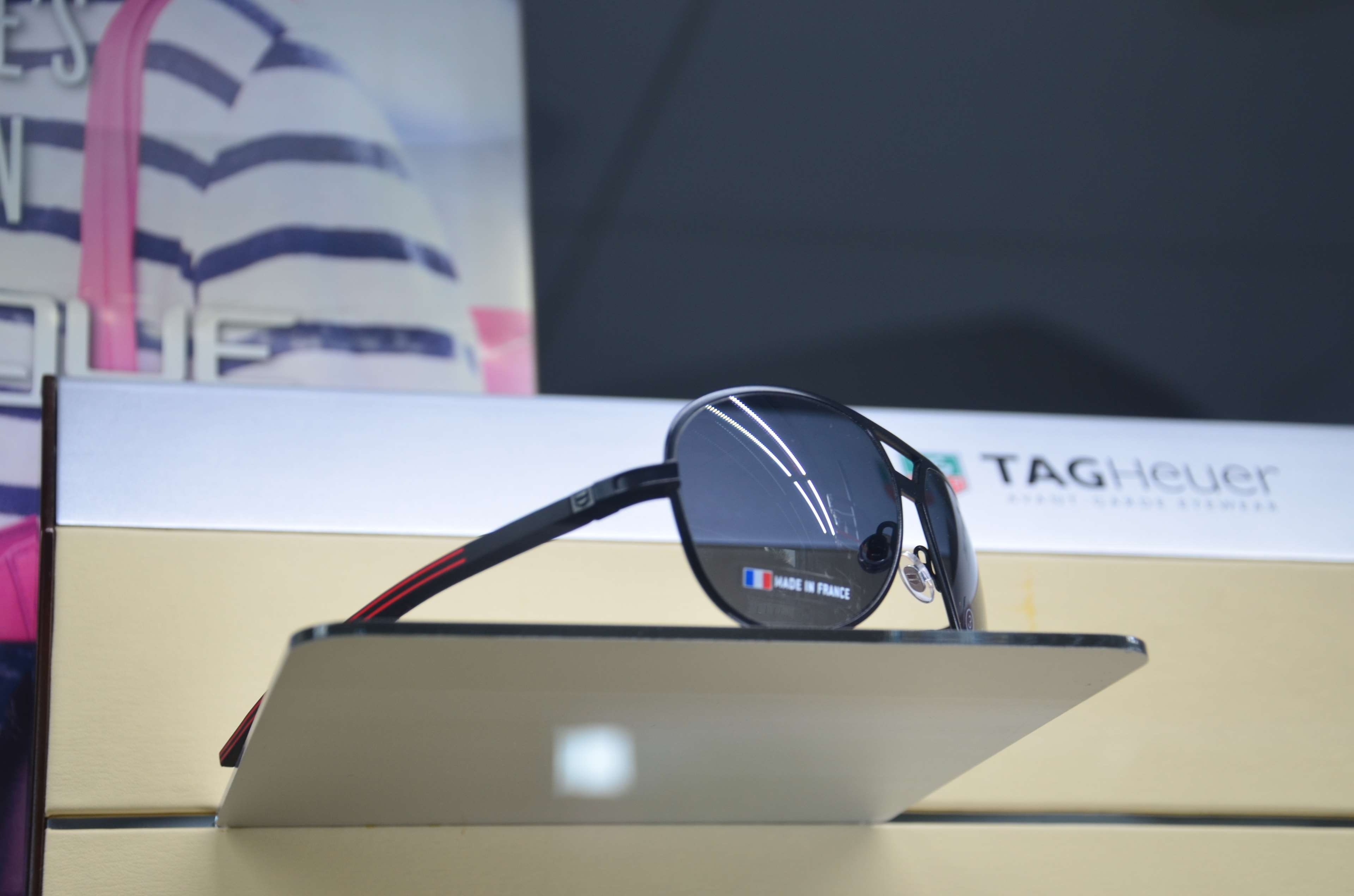 4K, pen, book, table, still life, indoors, text, close-up, fashion, communication, technology, eyeglasses, publication, striped, focus on foreground, connection, HD Wallpaper