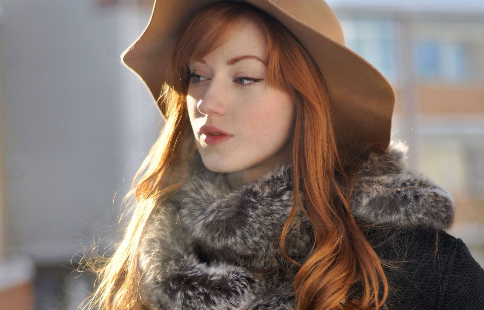 looking away, beauty, millinery, contemplation, young women, coat, clothing, focus, hairstyle, fur, winter, beautiful woman, young adult, woman, hat, 720P, HD Wallpaper
