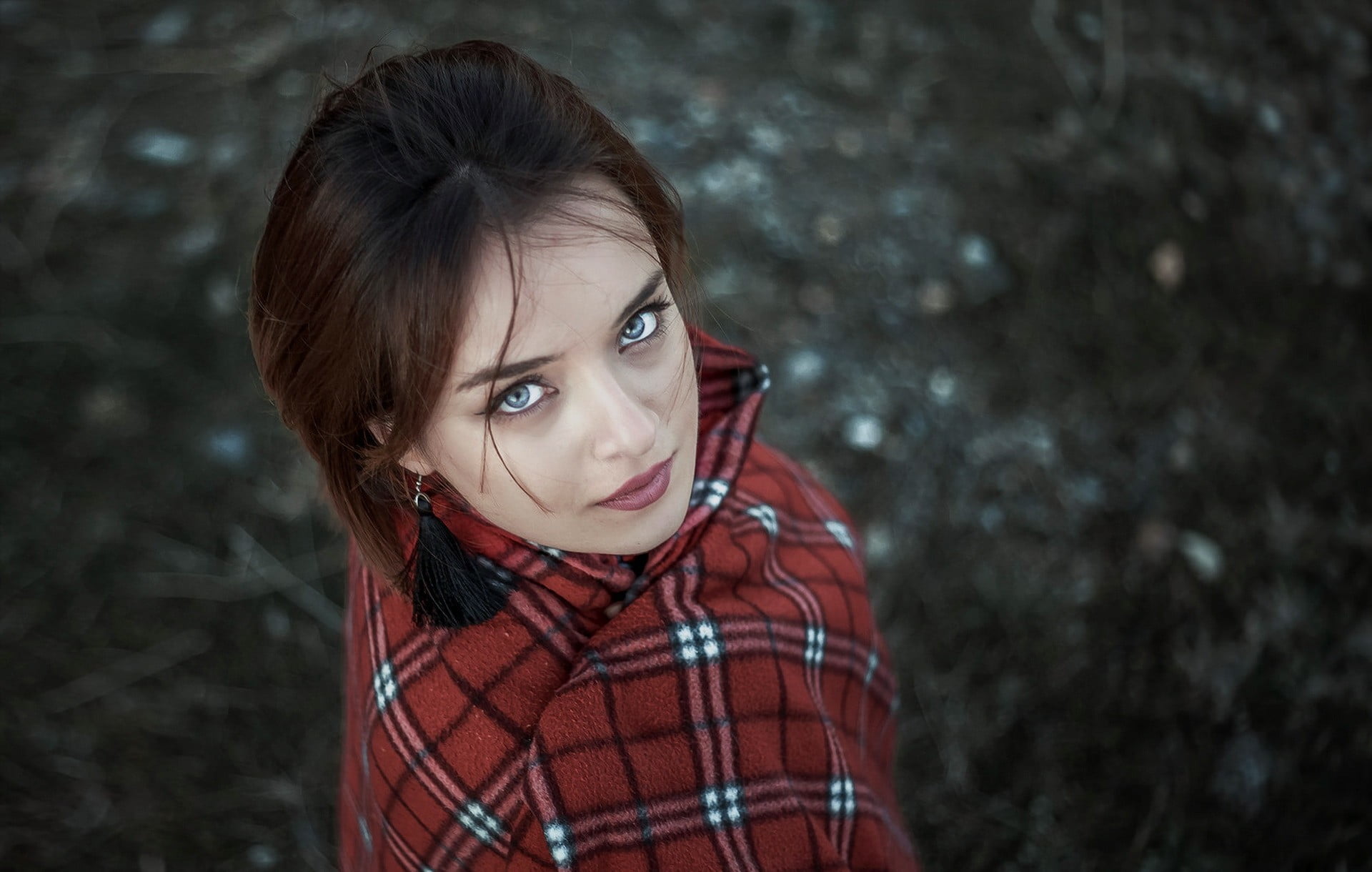 childhood, waist up, casual clothing, hairstyle, girls, looking at camera, emotion, outdoors, brown hair, portrait, checked pattern, looking at viewer, HD Wallpaper