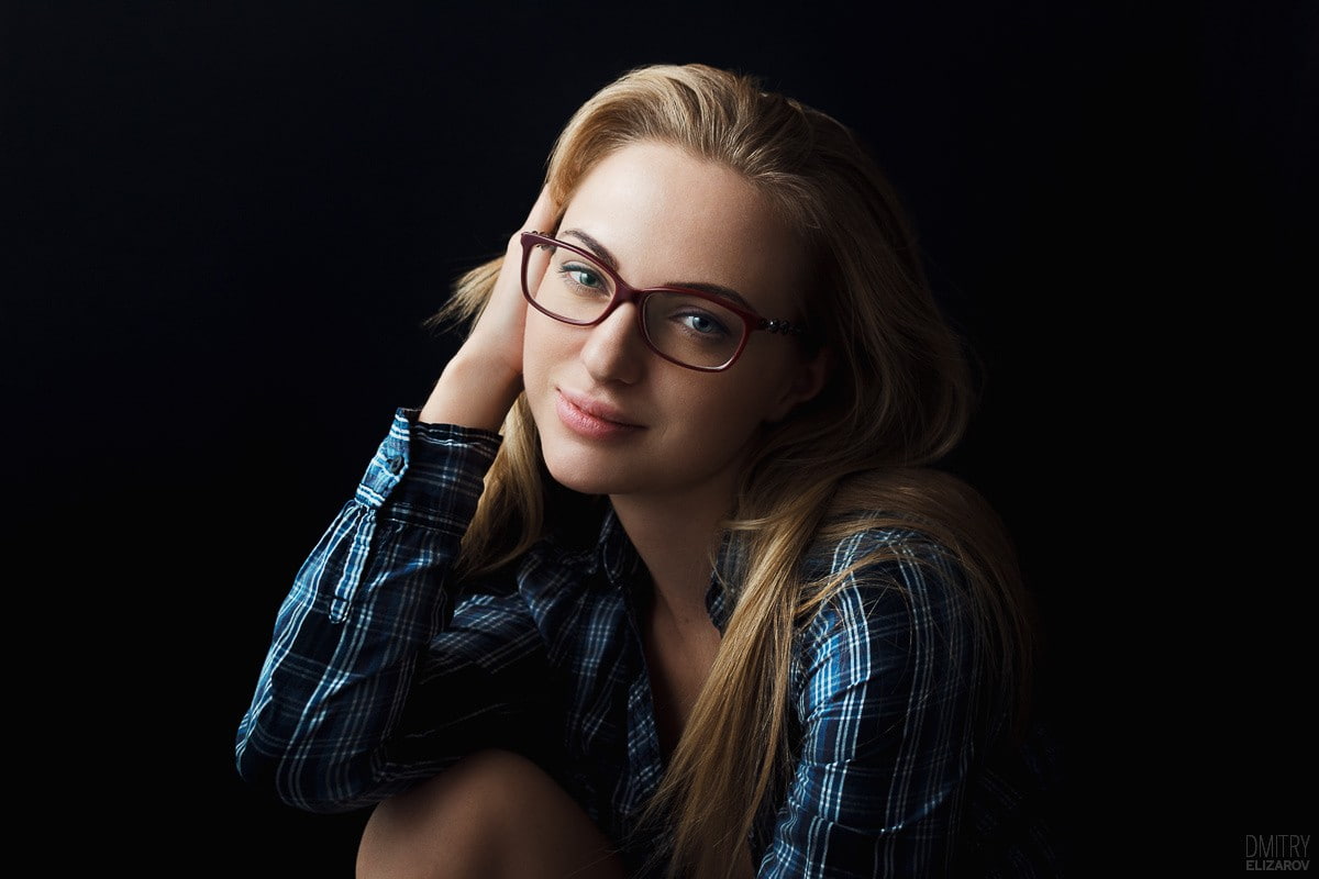 480P, black background, hairstyle, front view, looking at camera, face, studio shot, young women, women with glasses, blonde, long hair, beauty, teenager, HD Wallpaper