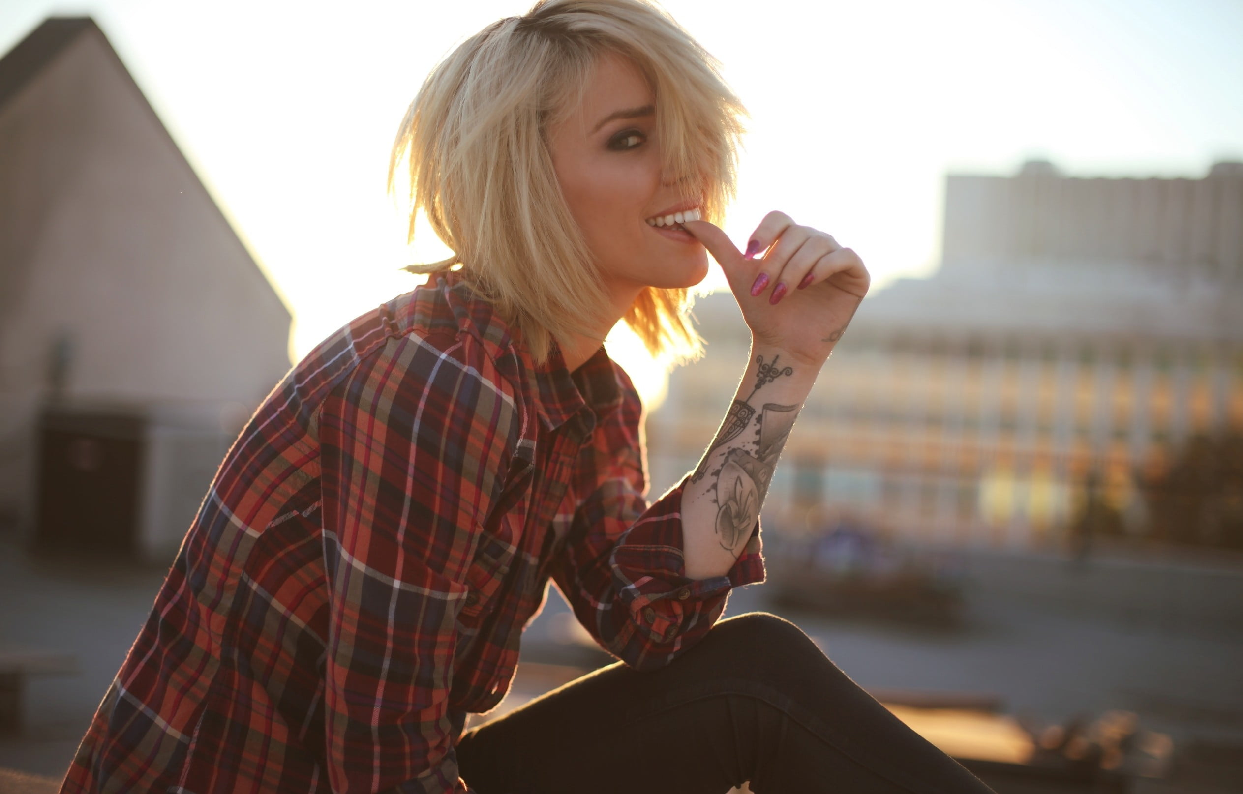 hairstyle, leisure activity, painted nails, looking, one person, day, young adult, blond hair, real people, standing, lifestyles, checked pattern, adult, HD Wallpaper