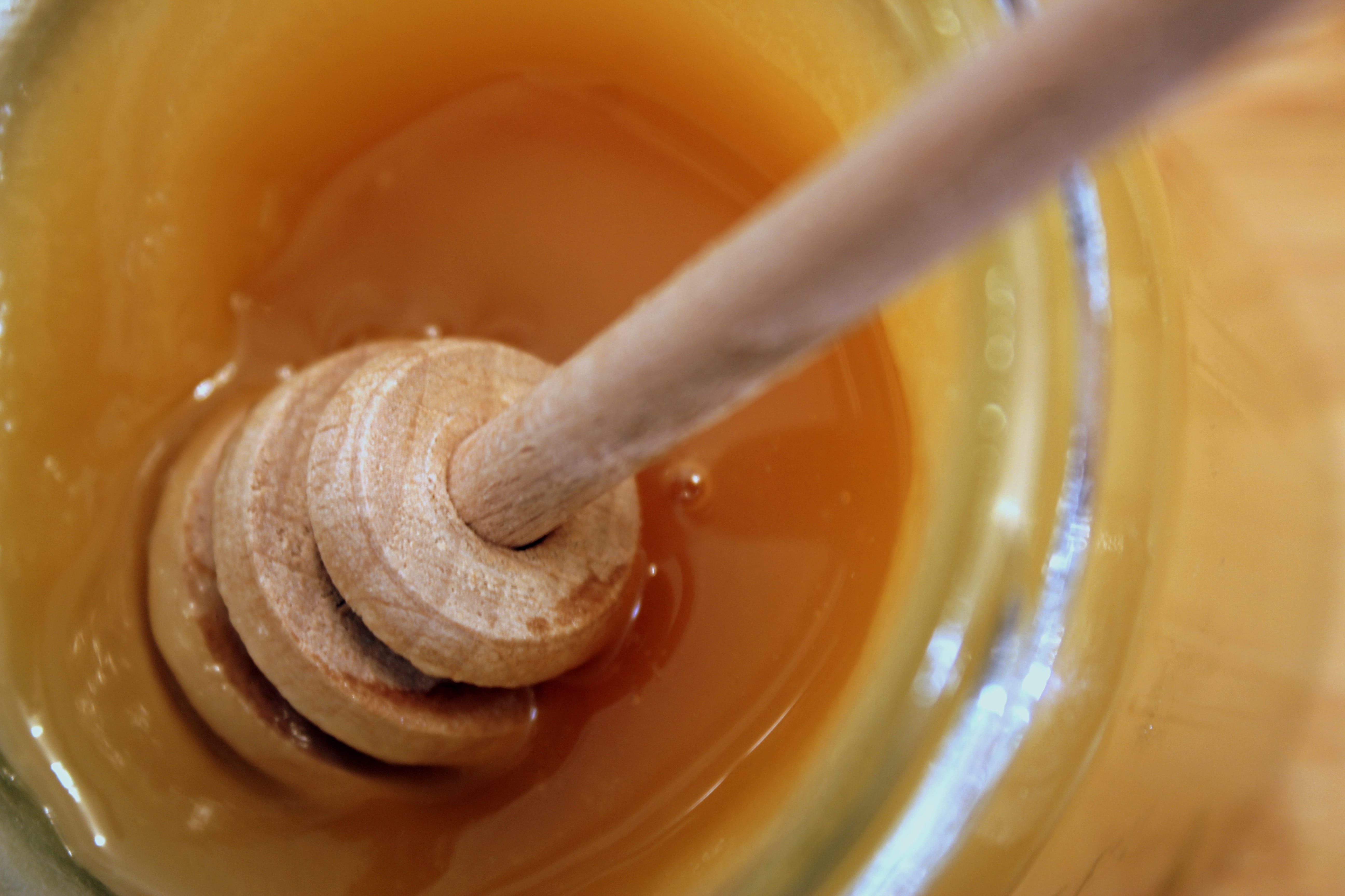 kitchen utensil, spread, close-up, sticky, ingredient, bütensaft, filled, food and drink, beekeeping, delicious, nectar, breakfast, pollen, wood - material, HD Wallpaper