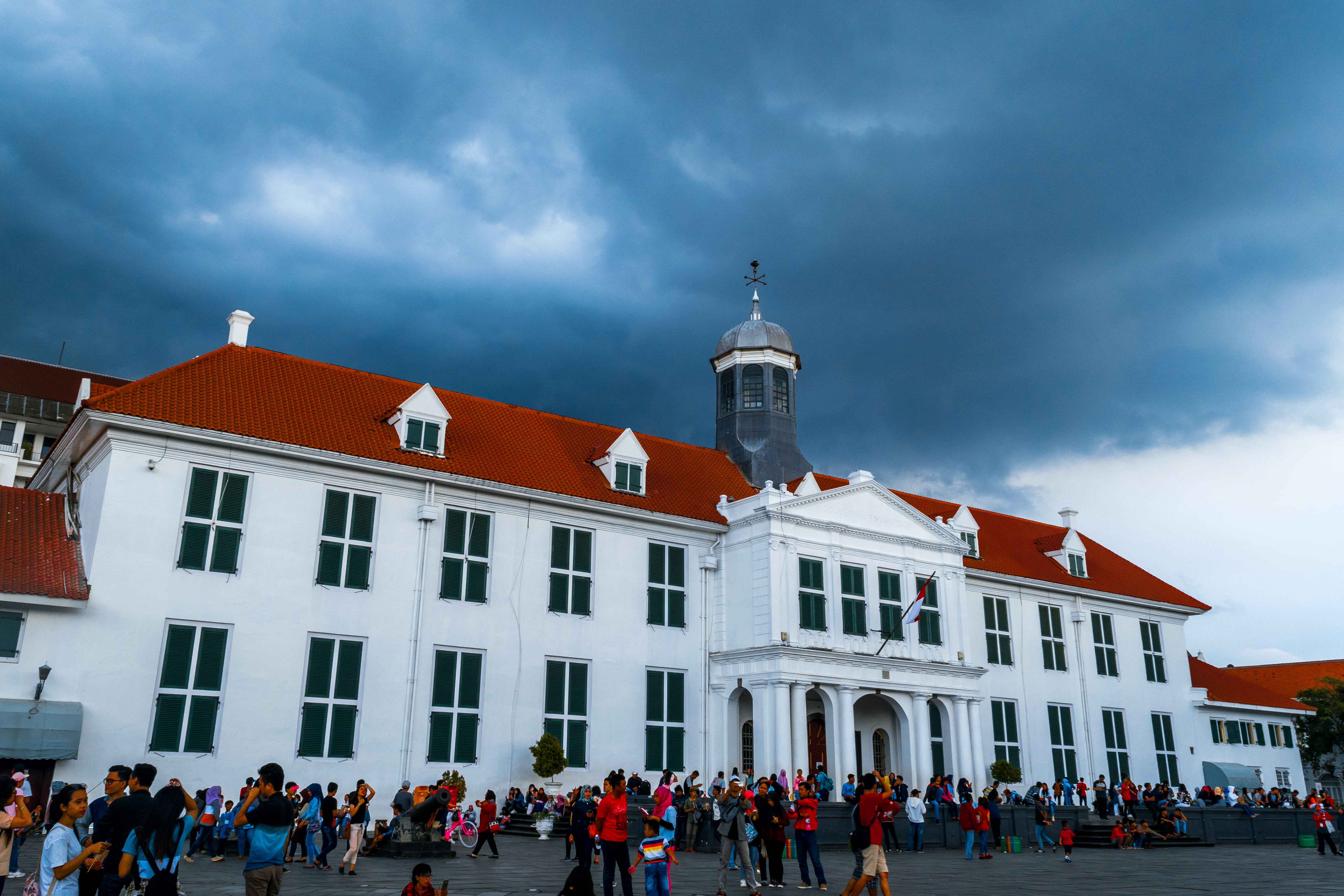 dutch, building exterior, indonesia, colonial, jakarta, women, travel, 5K, men, building, urban, religion, travel destinations, governor, large group of people, HD Wallpaper