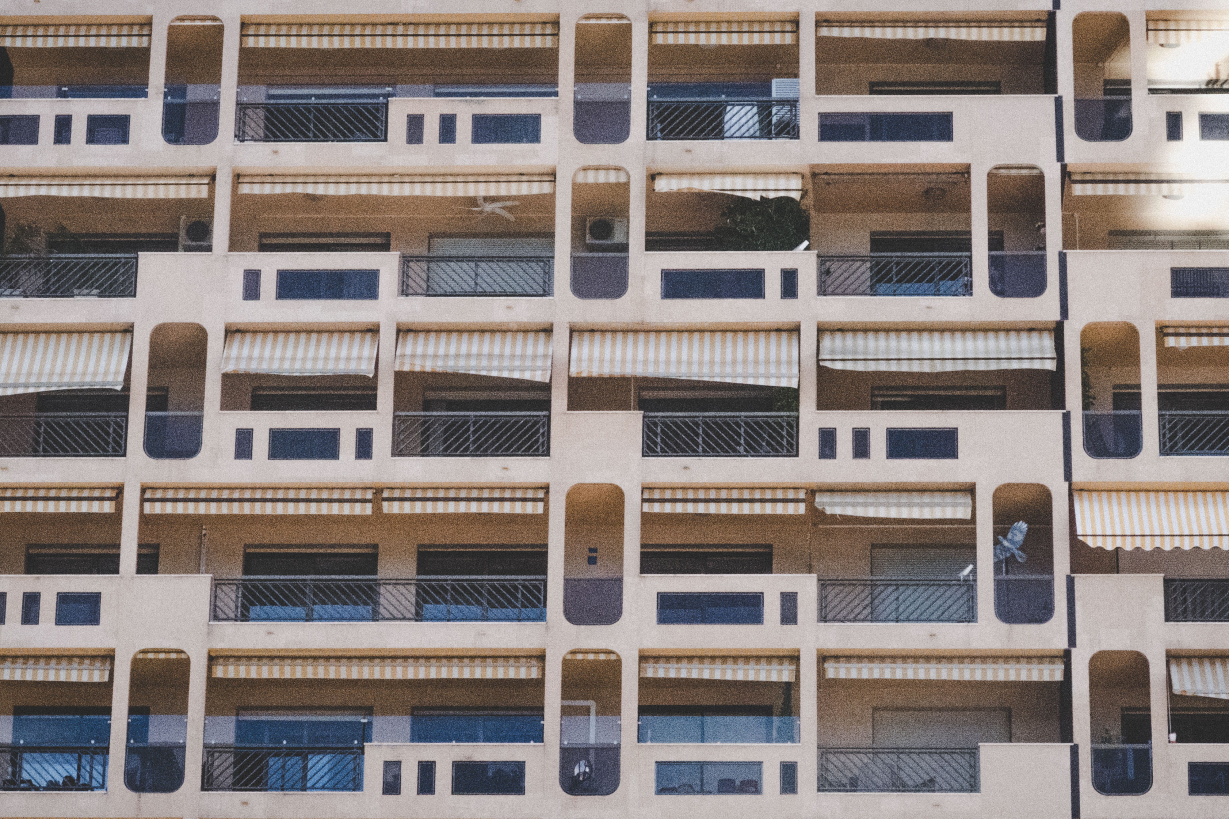  glass - material, taking, outdoors, exterior, hive, pattern, person, urban, day, apartment, urban, in a row, city, view, building, HD Wallpaper