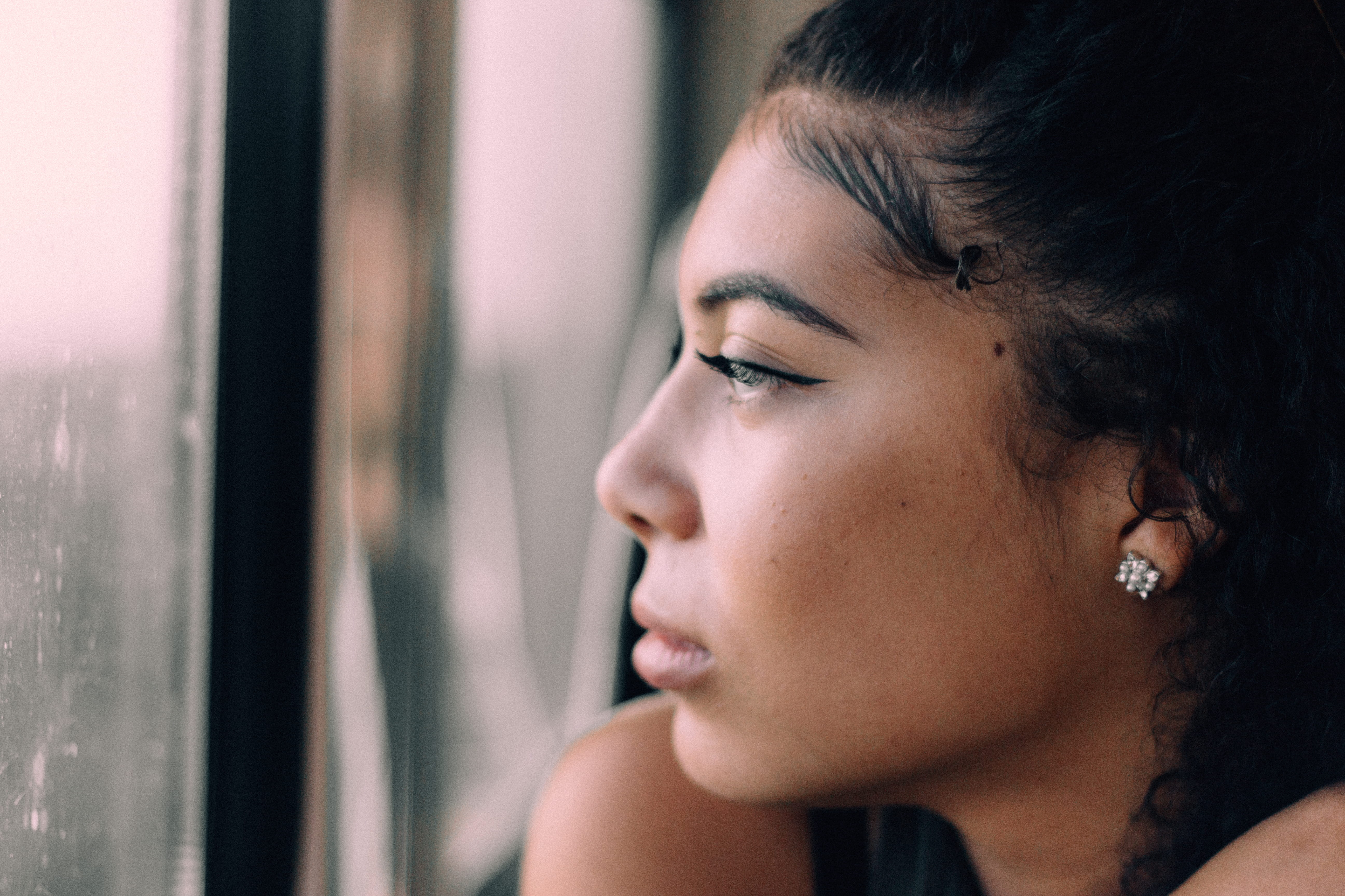 front, train, sadness, young adult, face, human face, looking out window, portrait, clear, waiting, emotion, girl, indoors, looking, glass, woman, body part, HD Wallpaper