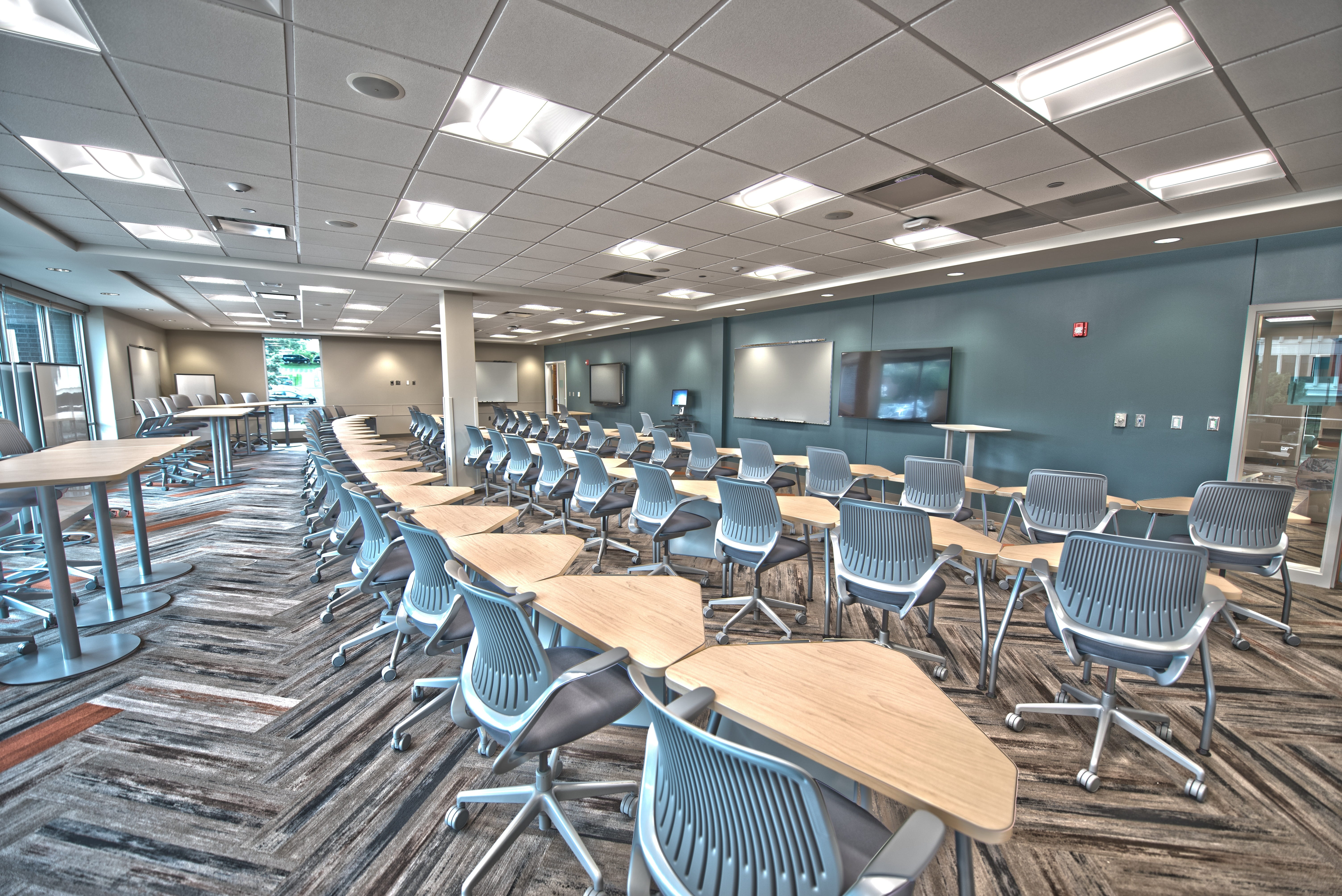 chairs, modern, office, school, seat, conference, domestic room, seats, large group of objects, indoors, in a row, room, table, corporate business, business, HD Wallpaper