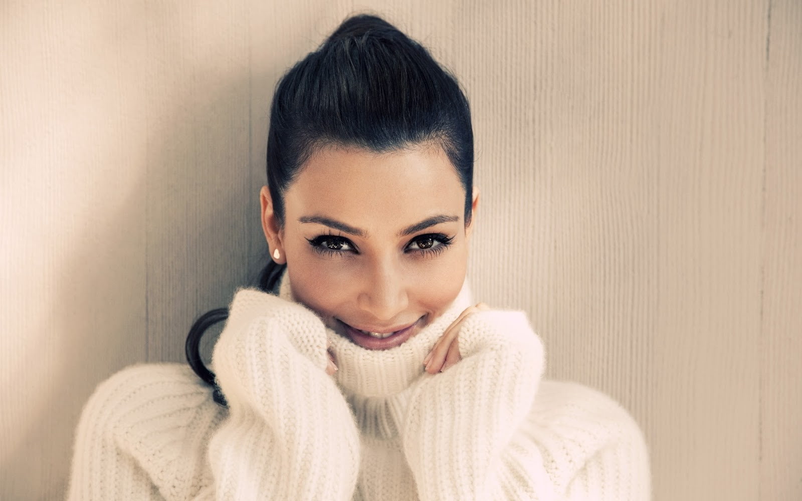Kim Kardashian, 720P, sweater, HD Wallpaper