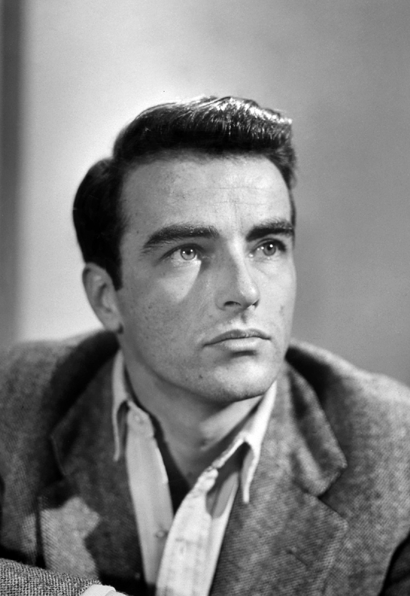 beautiful people, award nominations, film, serious, james, vintage, front view, grayscale, real people, actor, montgomery clift, movies, men, looking, one person, Phone HD Wallpaper