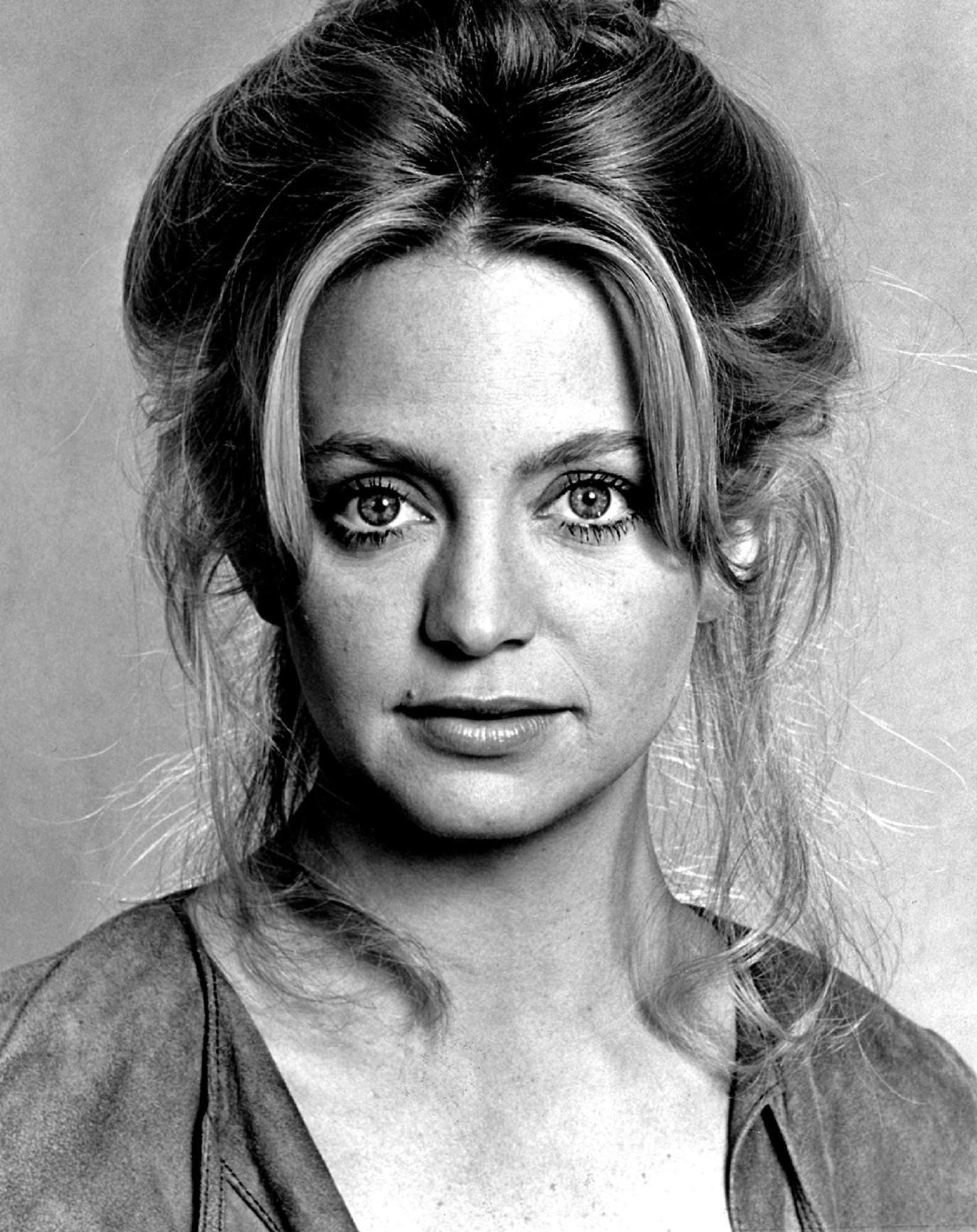 adult, studio shot, hairstyle, 1080P, young women, actress, grayscale, hollywood, woman, hair, headshot, film director, looking at camera, beautiful woman, Phone HD Wallpaper
