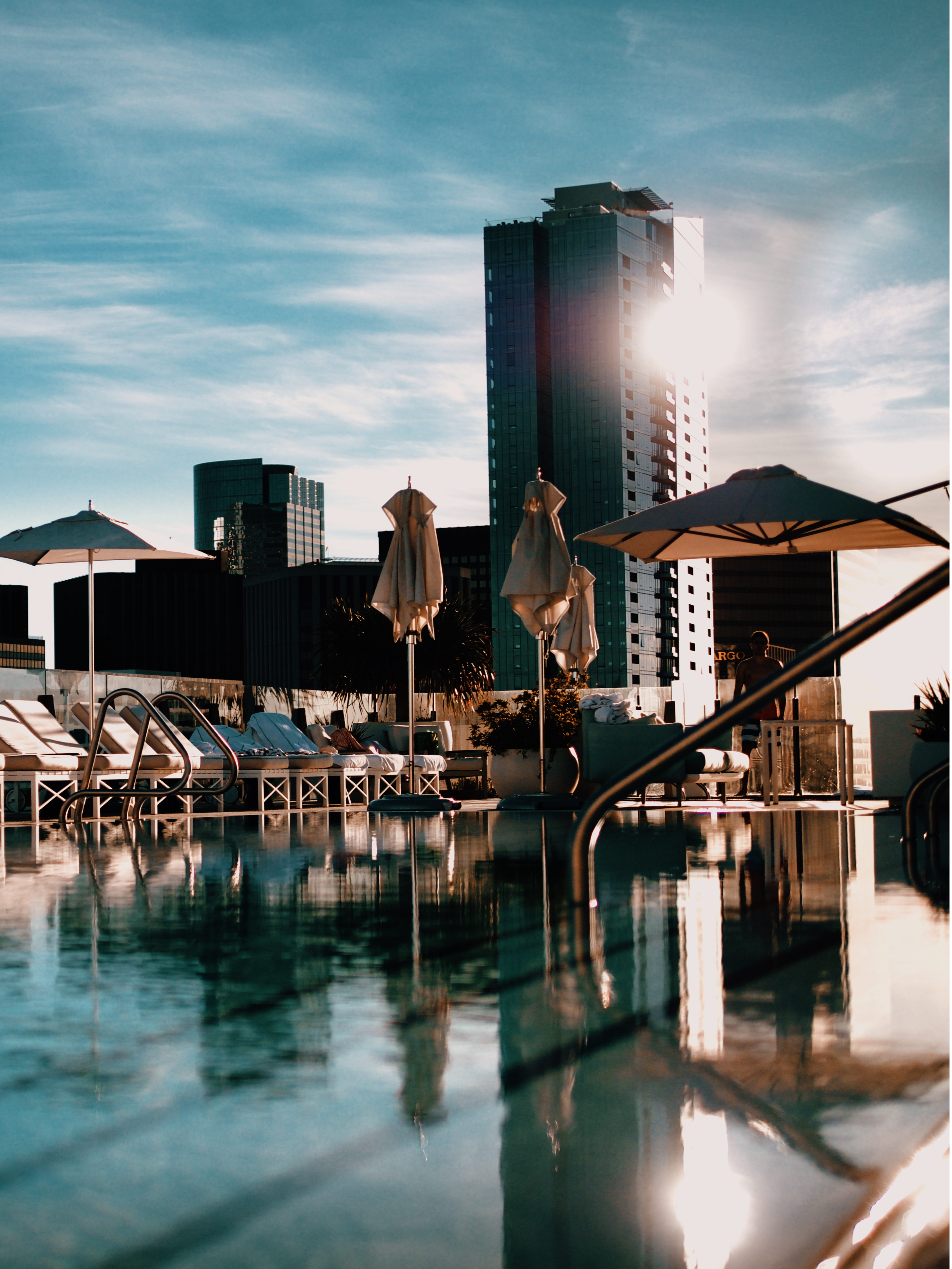 building, cloud - sky, railing, pier, poolside, resort, built structure, water, travel destinations, day, hotel, dock, no people, city, waldorf, transportation, Phone HD Wallpaper
