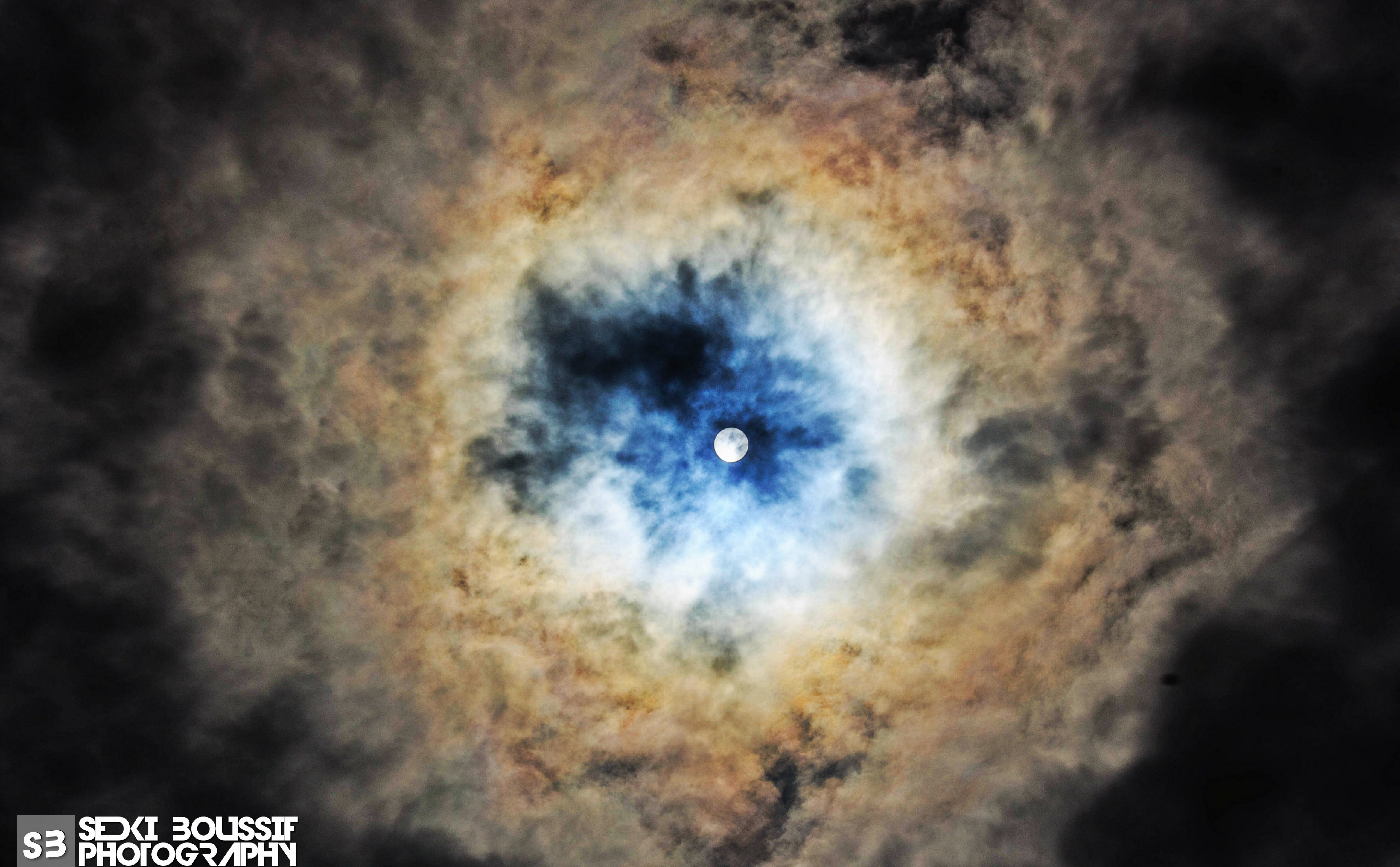 cloud - sky, dramatic sky, 5K, geometric shape, moon, light - natural phenomenon, sky, astronomy, technology, shape, digital composite, gate, illuminated, HD Wallpaper