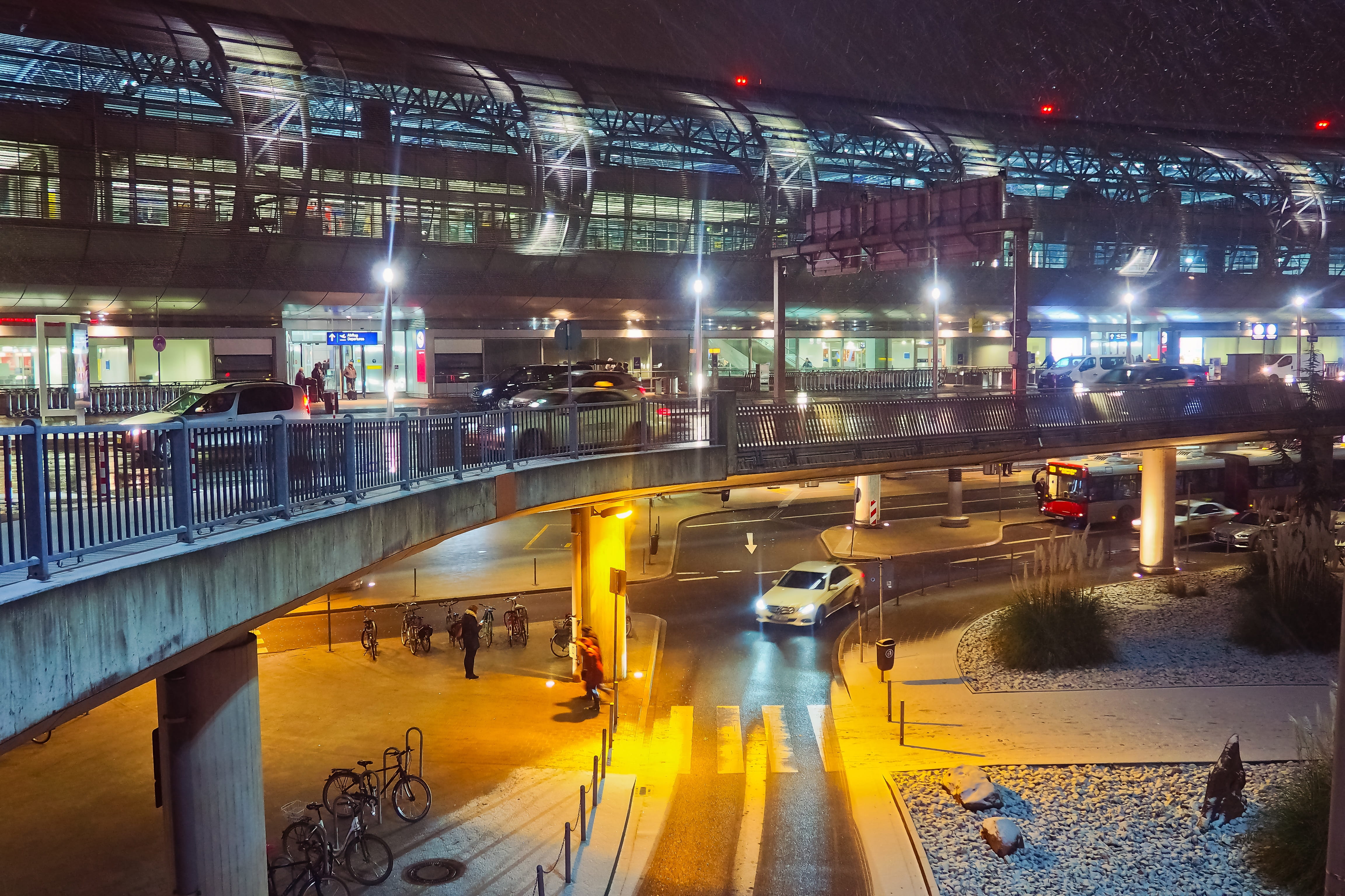 4K, illuminated, multi storey car park, building exterior, traffic, train, tourism, facade, autos, city life, outdoors, night, group of people, road, real people, HD Wallpaper