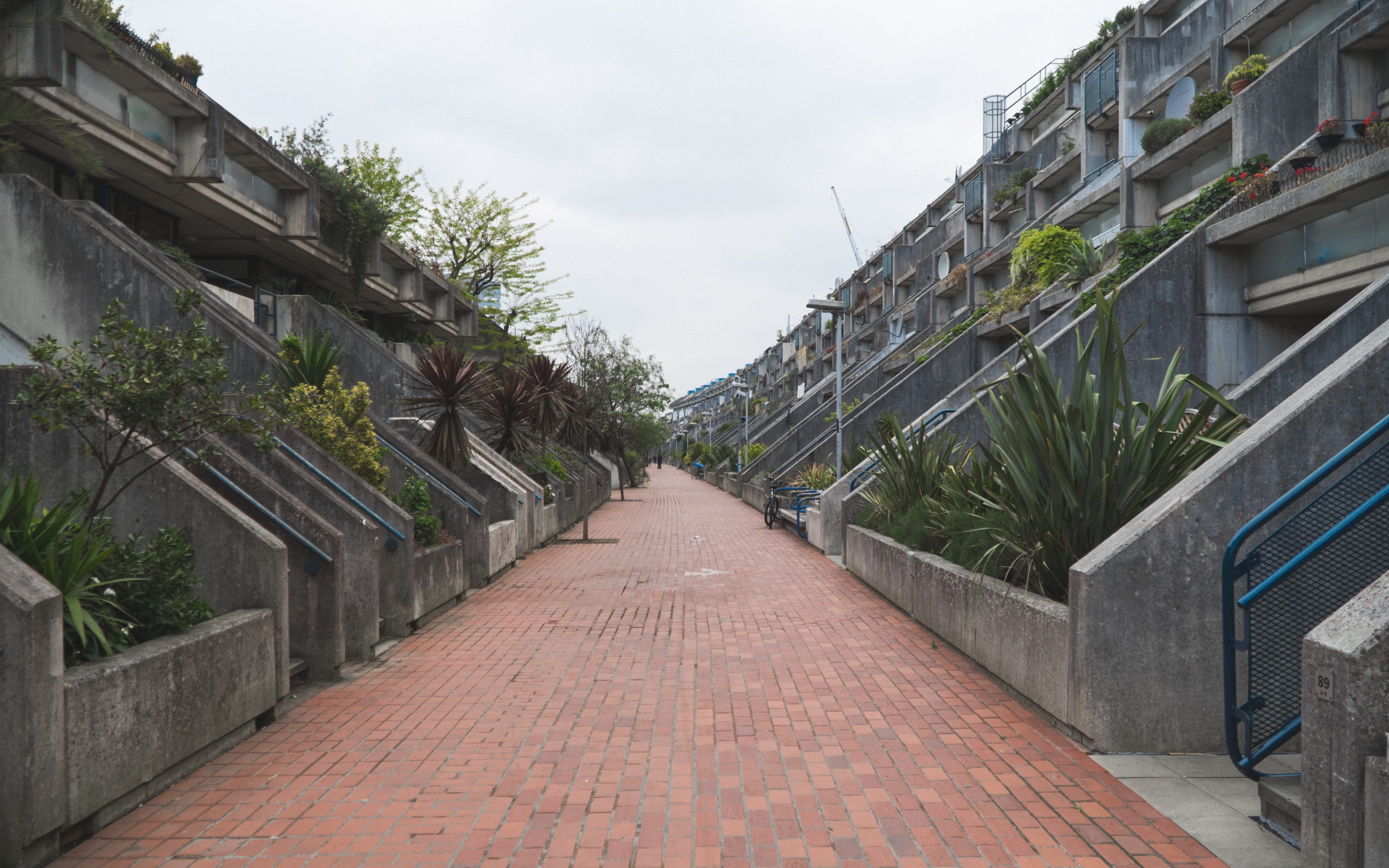 cloud - sky, urban, brutalism, footpath, direction, diminishing perspective, architecture, tree, alley, building exterior, london, street, 4K, the way forward, HD Wallpaper