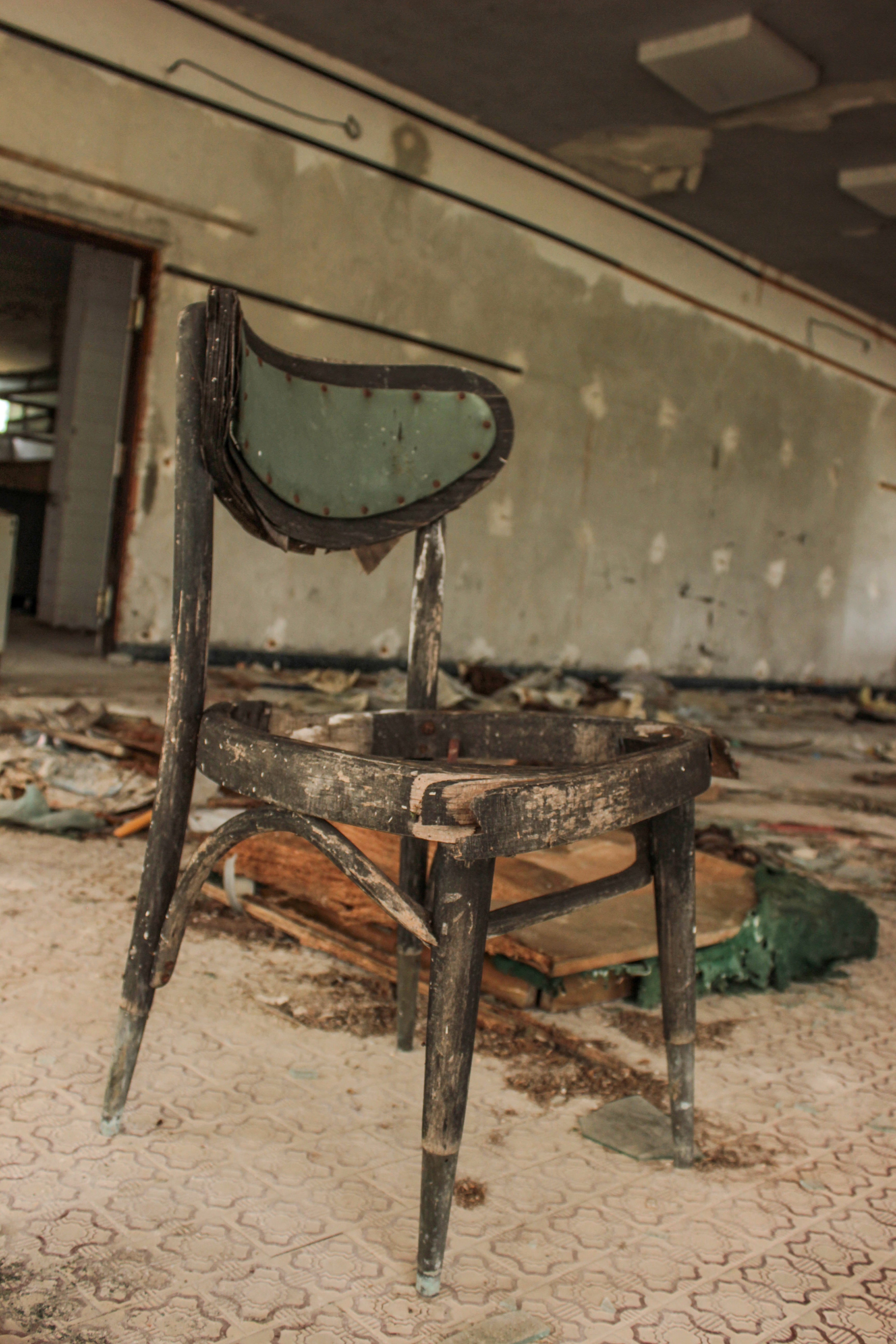 house, vintage, obsolete, no people, abandoned, ruin, empty, sit, building, mess, chair, architecture, design, flooring, damaged, hotel, absence, wood - material, Phone HD Wallpaper