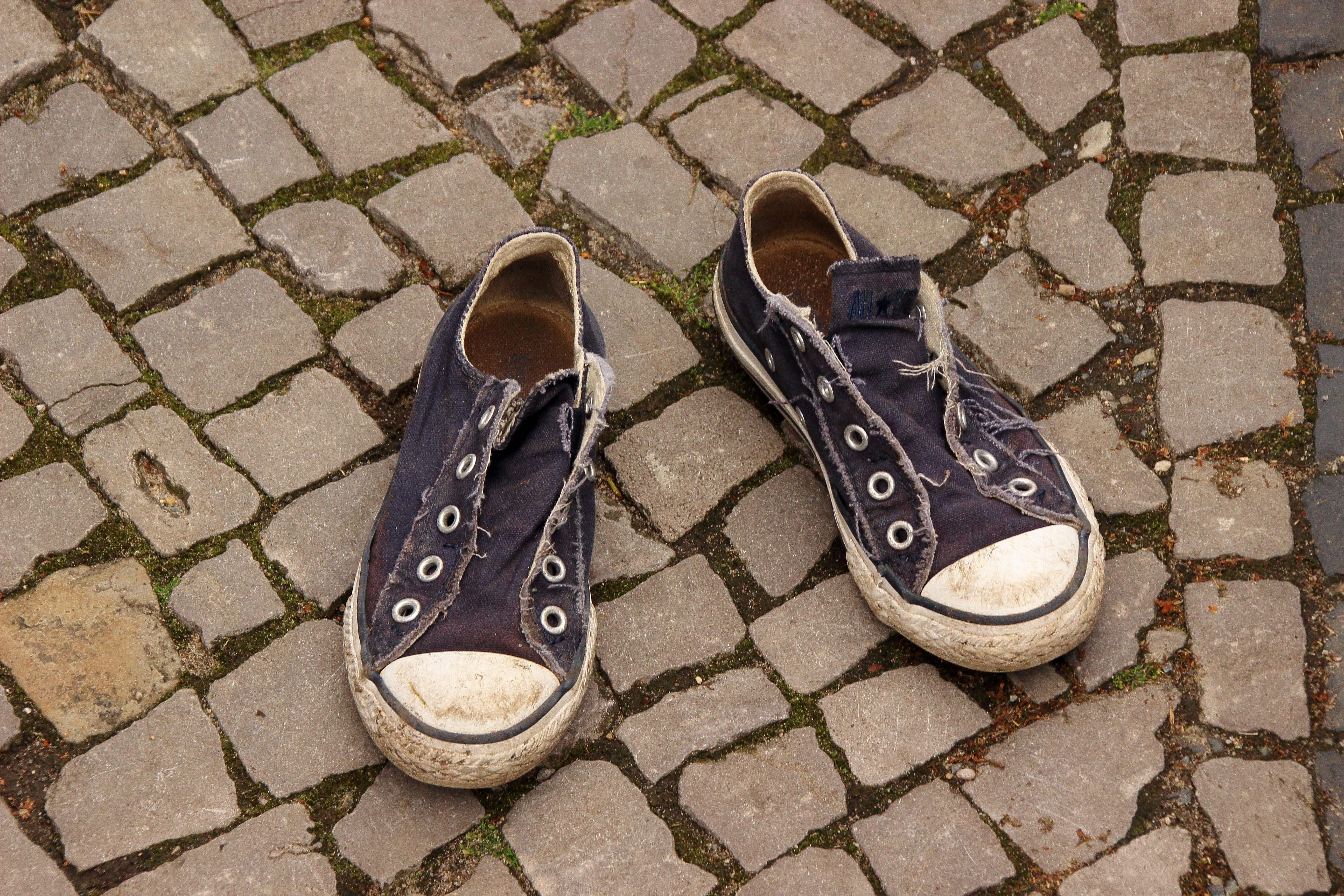 shoelace, shoe, footpath, outdoors, cobblestone, pattern, stone, shoes, compatibility, lost, road, fashion, sports shoes, paving stone, 5K, high angle view, HD Wallpaper