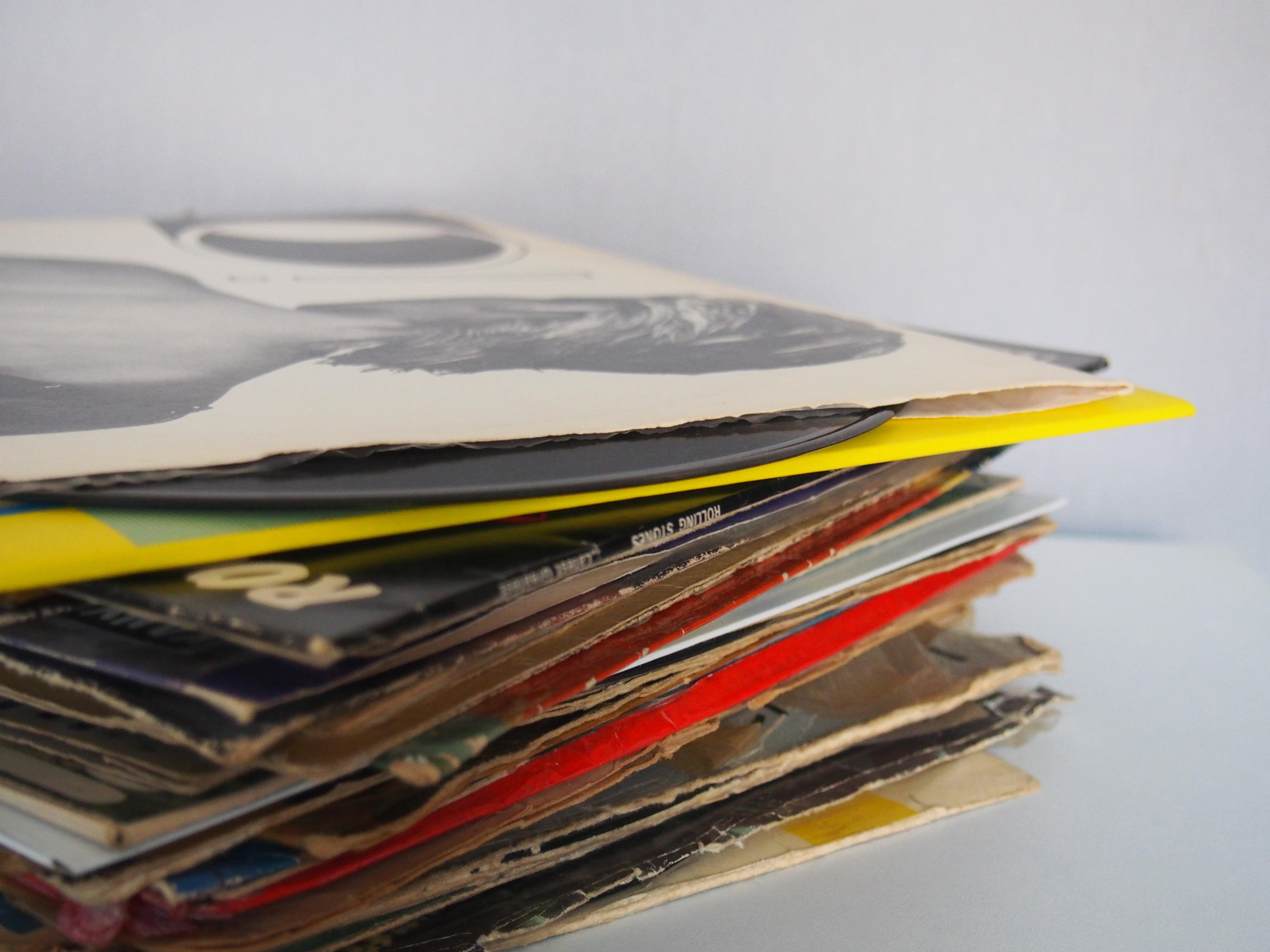 file, music, business, copy space, art and craft, papers, stack, multi colored, no people, indoors, still life, paper, close-up, white background, sleeves, HD Wallpaper