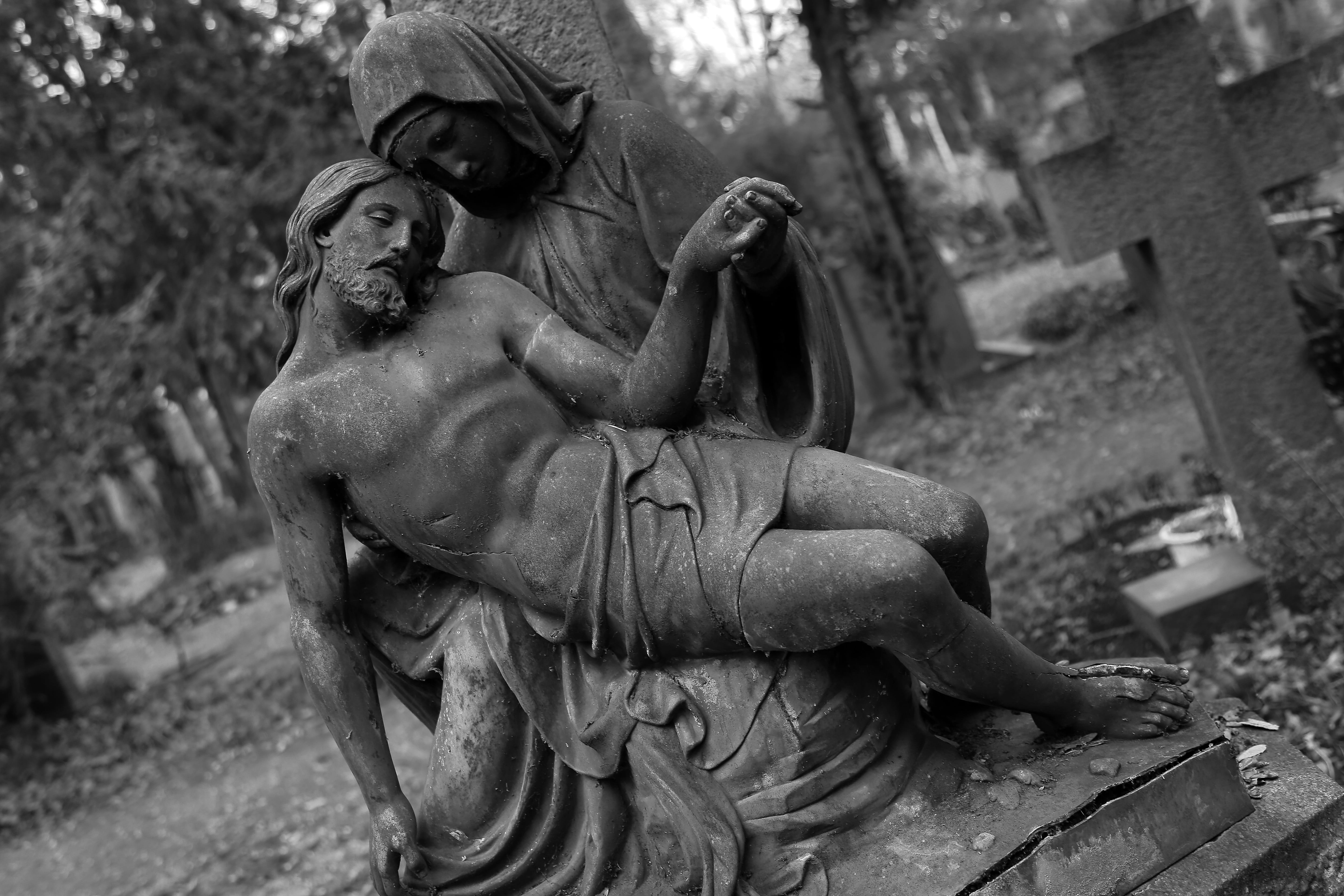 history, stone figure, female likeness, no people, wall - building feature, outdoors, craft, death, sculpture, angel figure, adult, the past, angel, weapon, HD Wallpaper