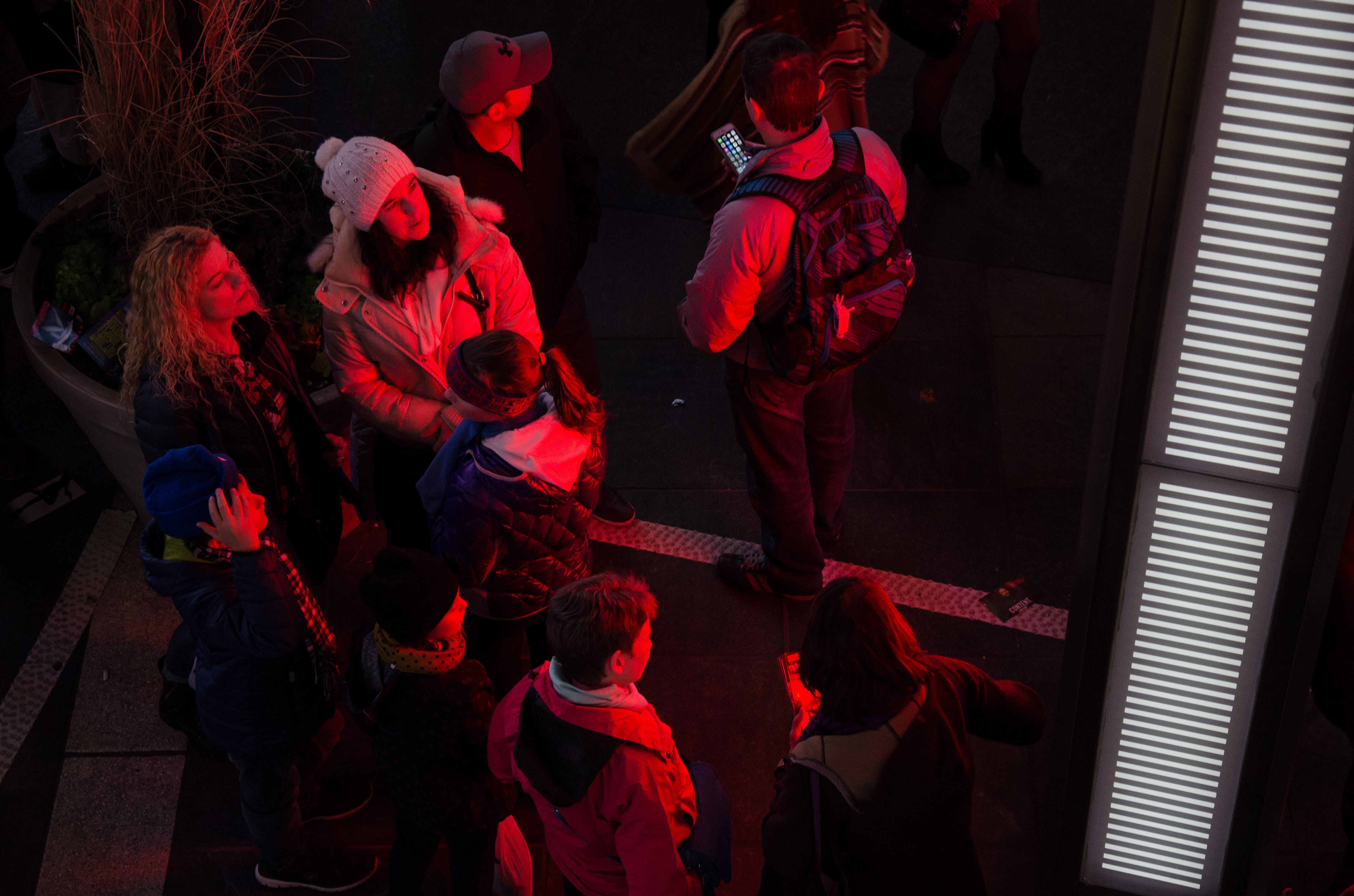 new york, crowd, winter, men, human, urban, gathering, group, light, women, adult, arts culture and entertainment, night, real people, window, illuminated, HD Wallpaper