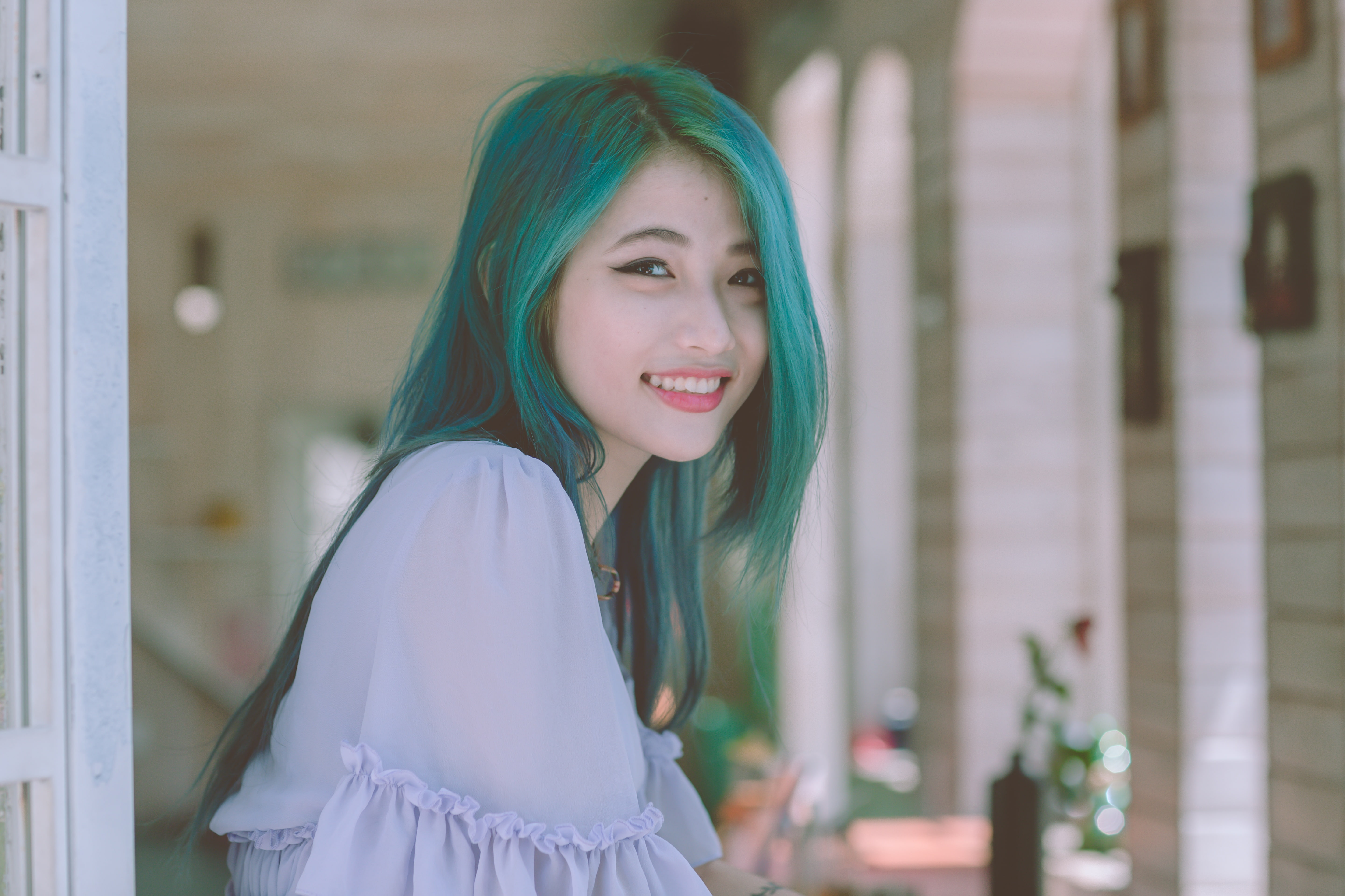 face, young adult, smiling, real people, young women, leisure activity, one person, daylight, casual clothing, happiness, looking at camera, focus on foreground, HD Wallpaper