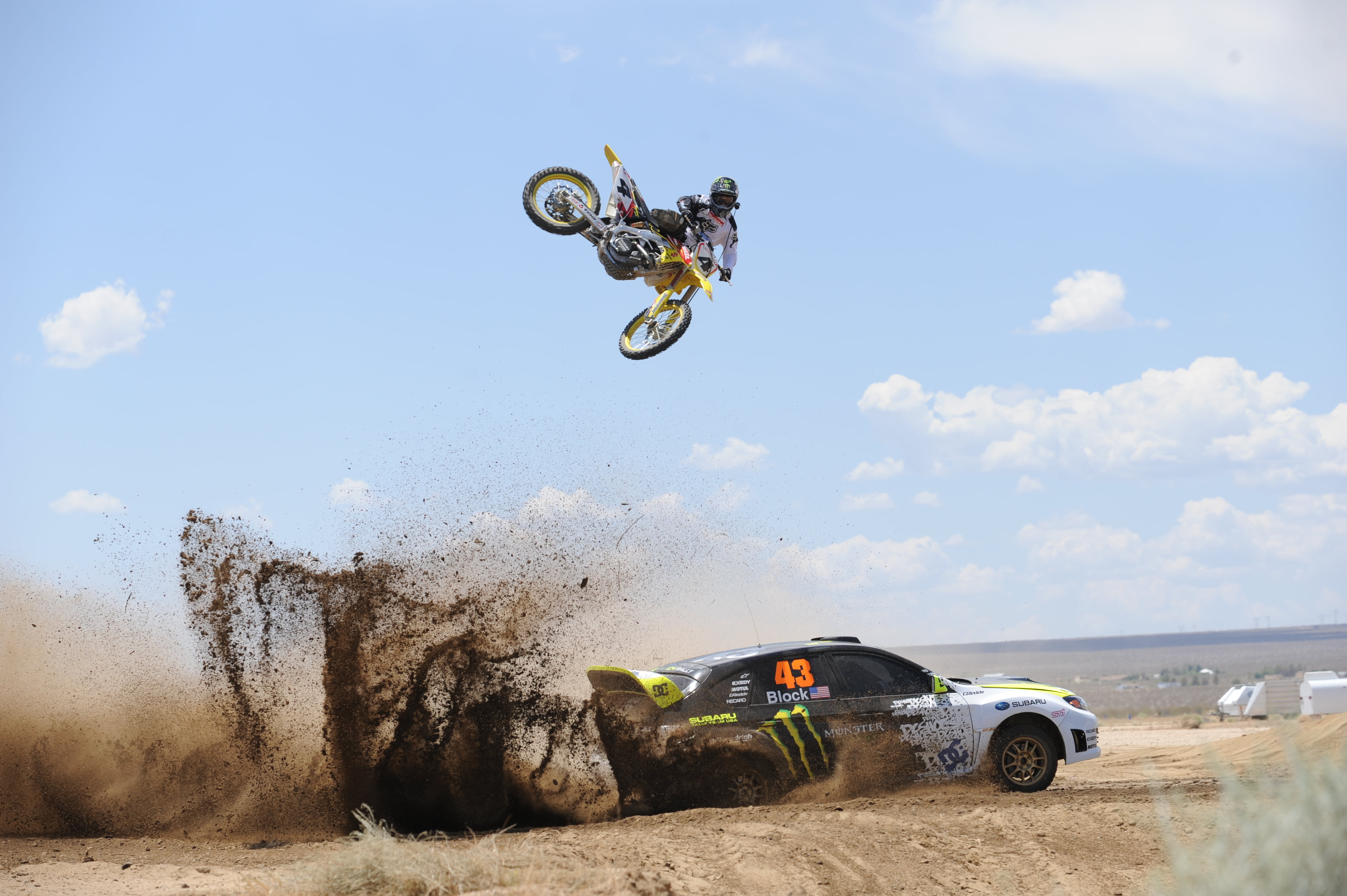 day, the trick, machinery, motorcycle, 4K, yellow, bike, stunt, riding, sky, flying, machine, real people, competition, motorcycle Racing, biker, engine, HD Wallpaper