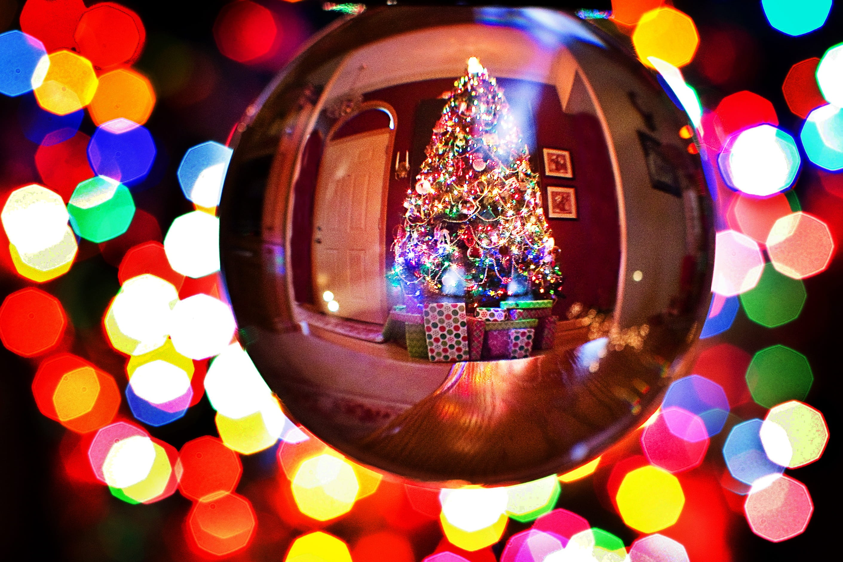 crystal, christmas, technology, xmas, celebration, close-up, reflection, electricity, christmas ornament, circle, night, degree, shape, ornaments, christmas tree, HD Wallpaper