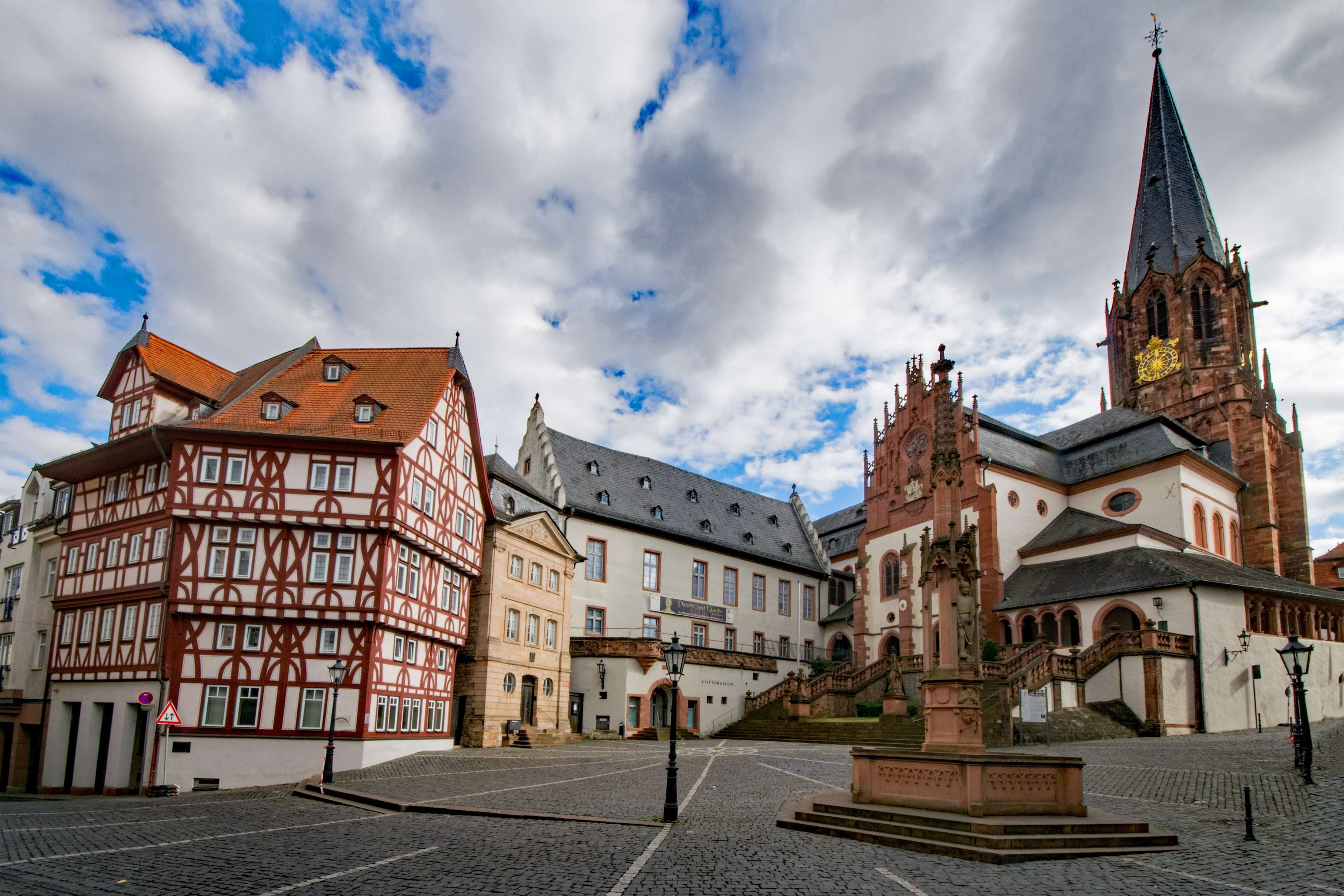 spirituality, places of interest, aschaffenburg, built structure, lower franconia, truss, architecture, cloud - sky, spire, basilica minor, building exterior, HD Wallpaper