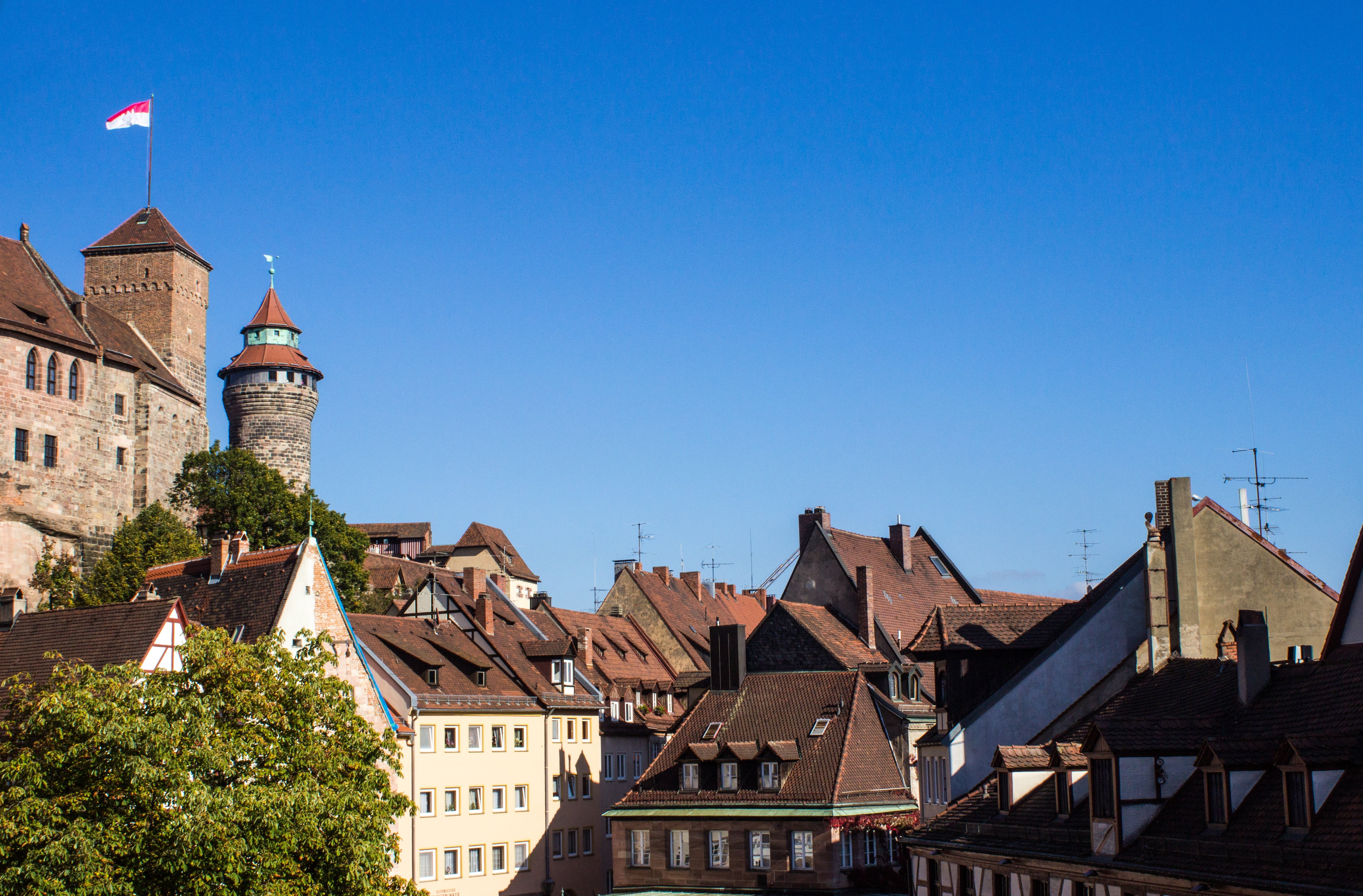 day, truss, 4K, sinwelturm, tower, built structure, row house, spire, travel, burghof, residential district, imperial castle, house, copy space, blue, HD Wallpaper