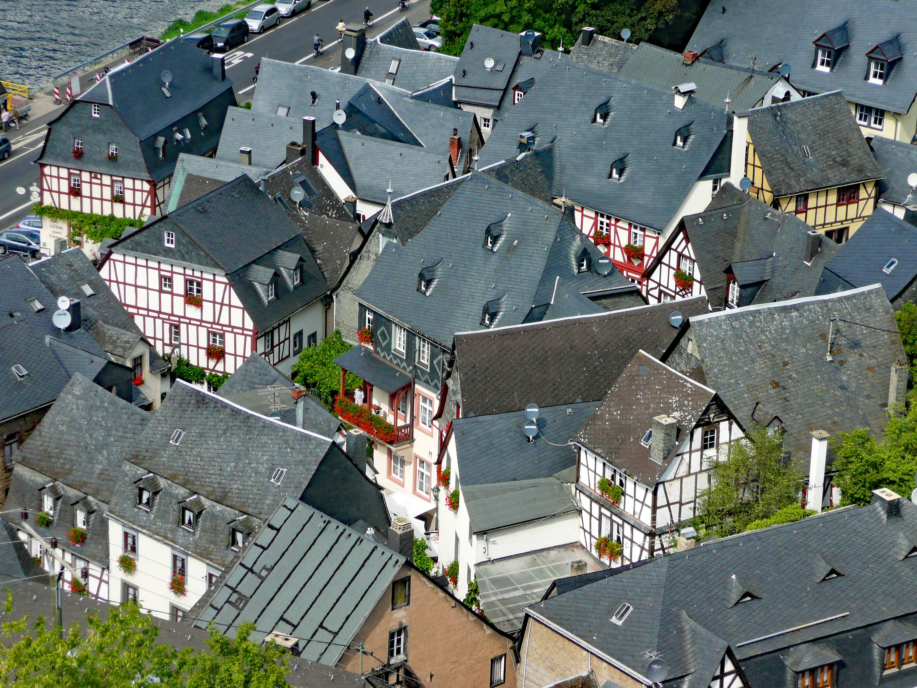 high angle view, day, crowd, townscape, nature, crowded, house, germany, building, 2K, roof, truss, old town, community, building exterior, sunlight, residential district, HD Wallpaper