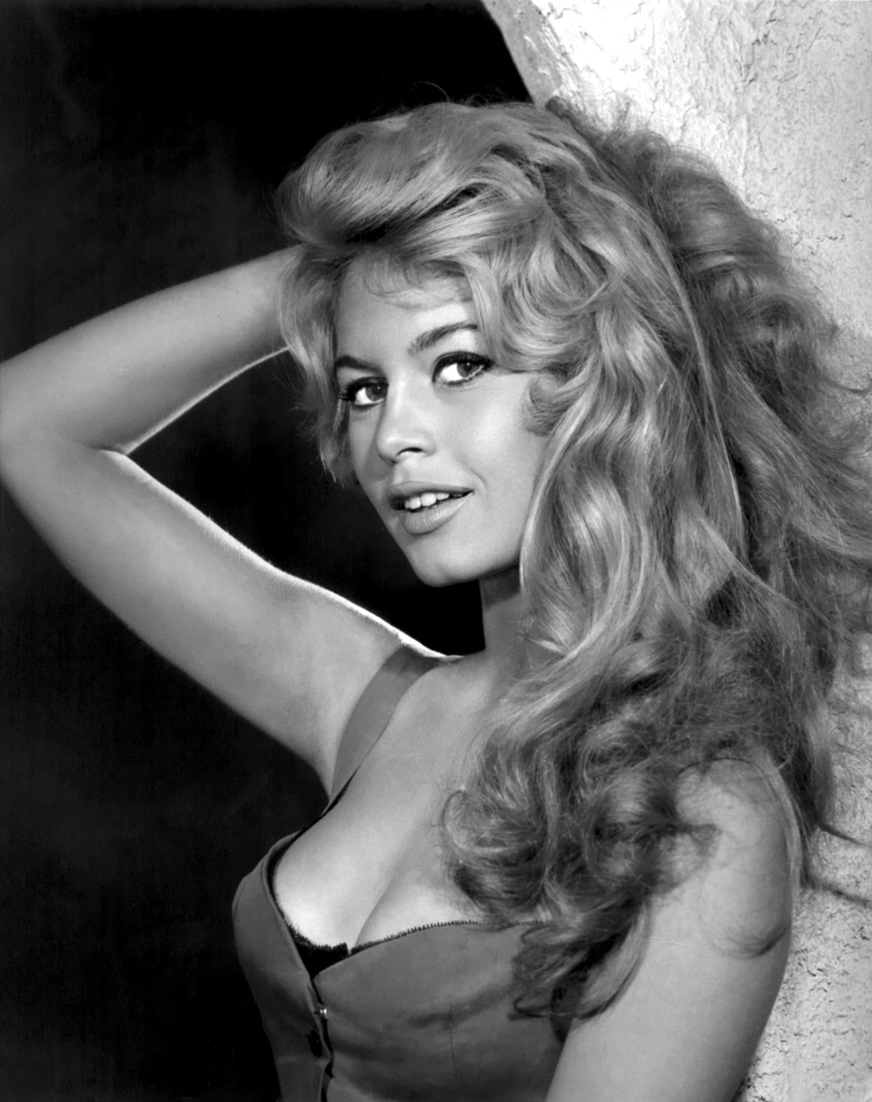 actress, dress, bare shoulders, looking at viewer, portrait display, blonde, women, old photos, Brigitte Bardot, monochrome, armpits, cleavage, celebrity, Phone HD Wallpaper